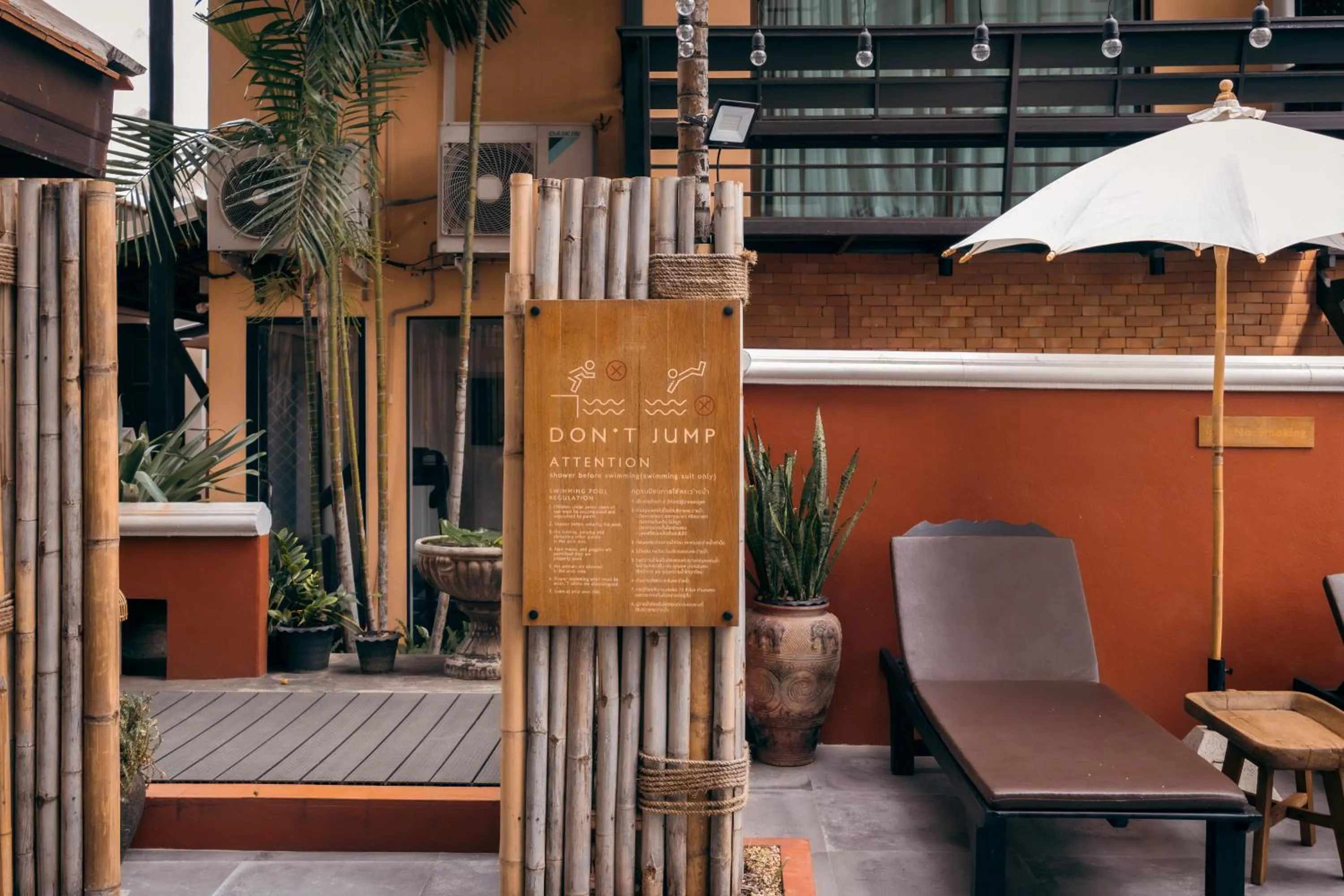 Swimming pool in THEE Kashatharn by TH District