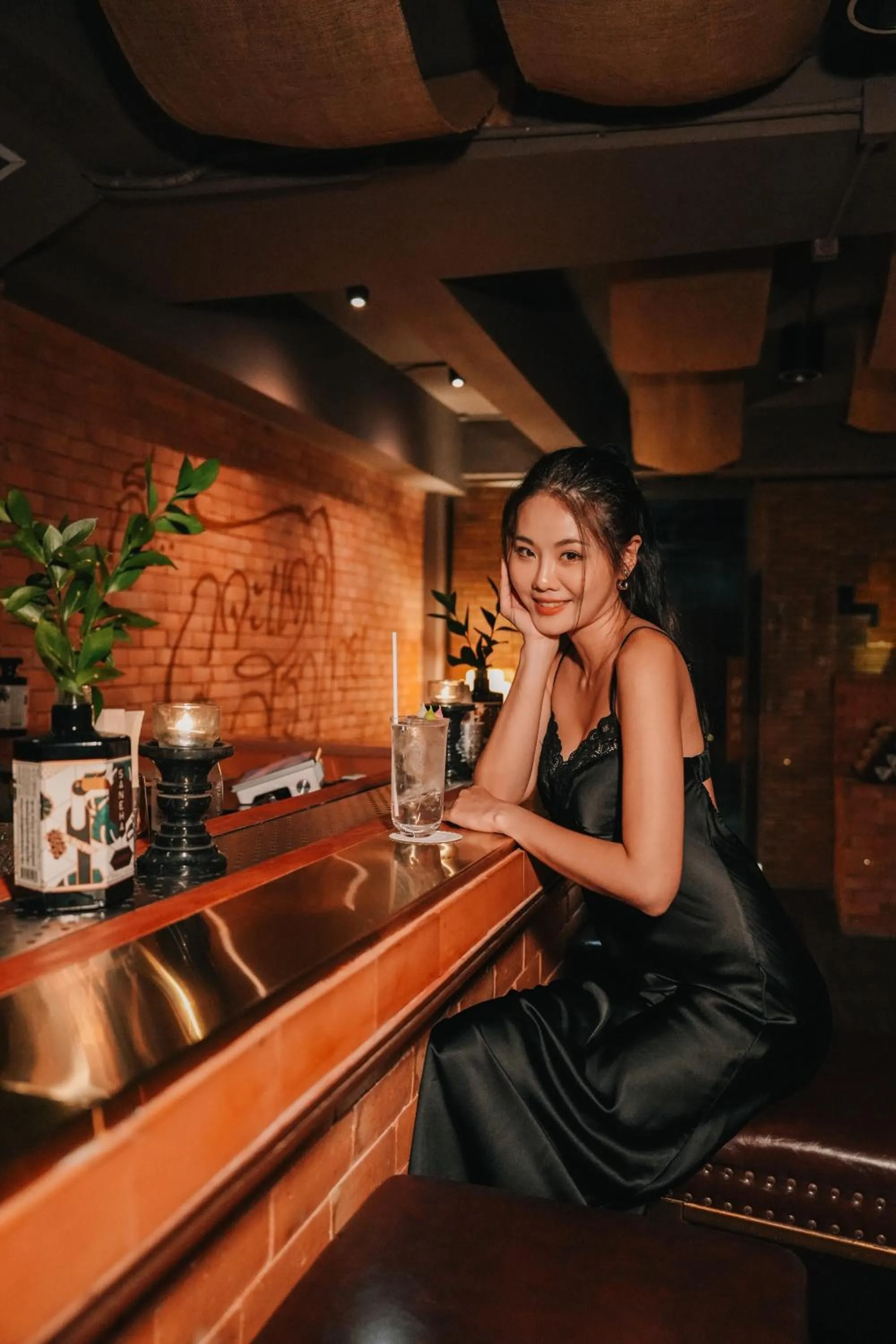 Lounge or bar in THEE Kashatharn by TH District