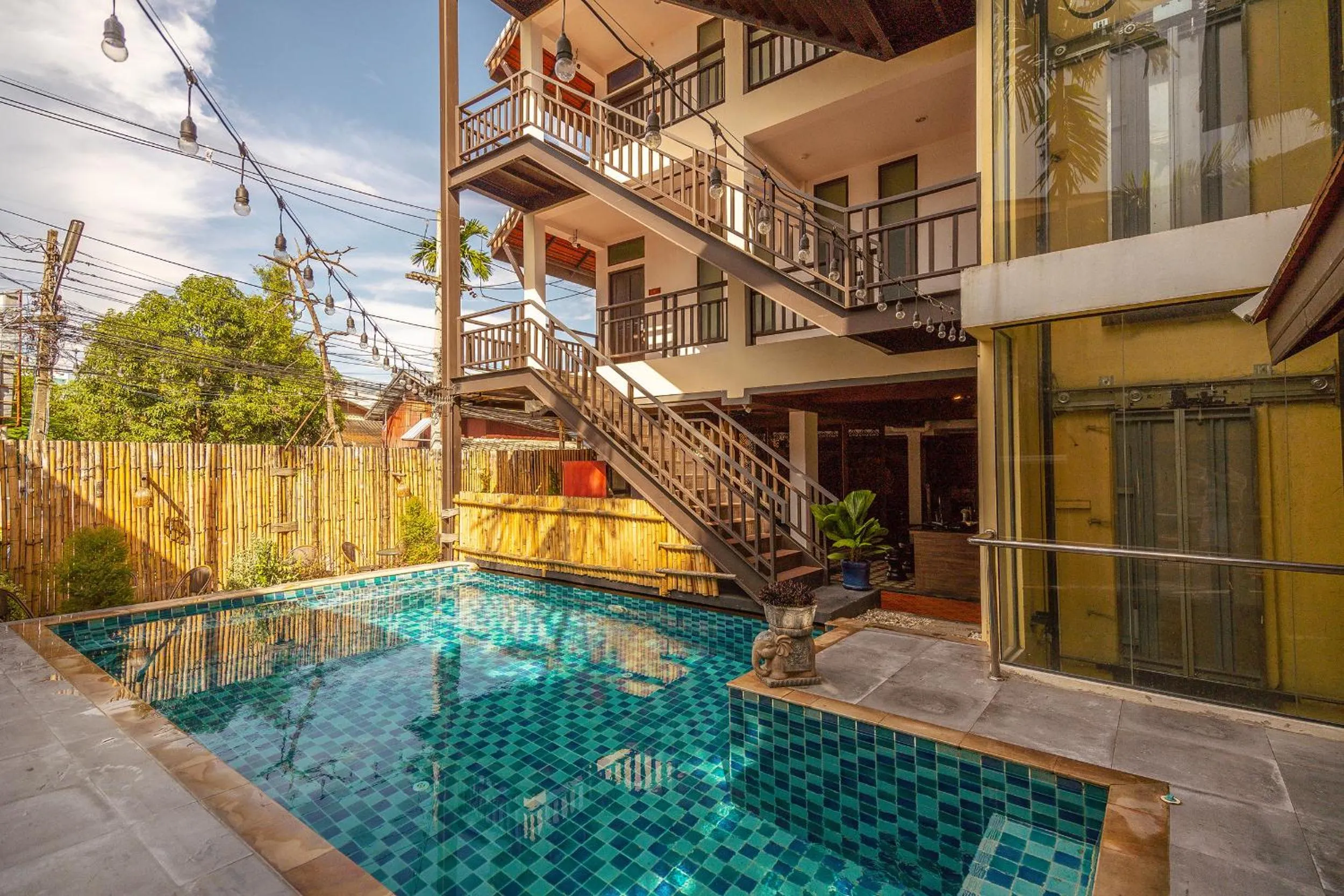 Swimming pool in THEE Kashatharn by TH District