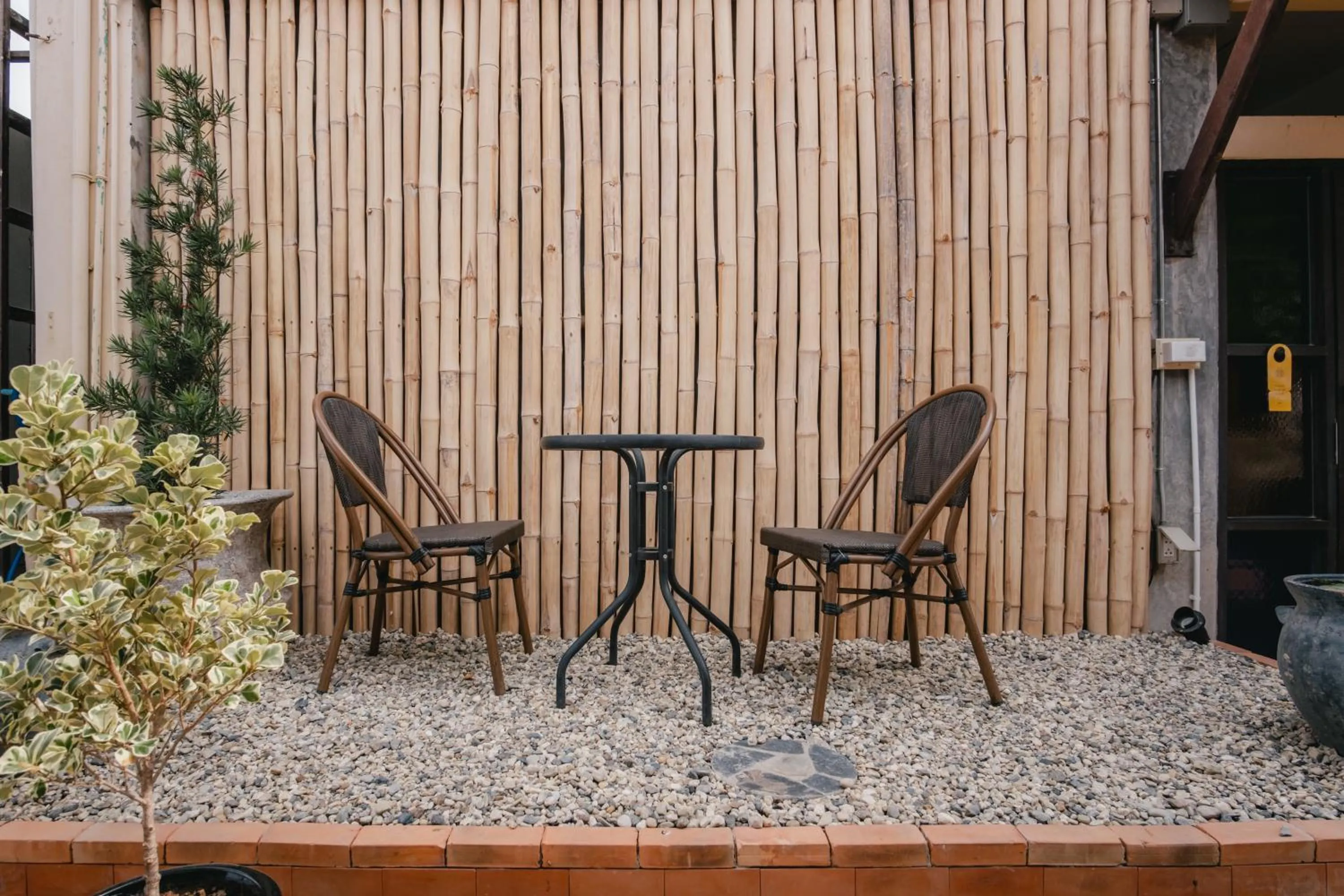 Dining area in THEE Kashatharn by TH District