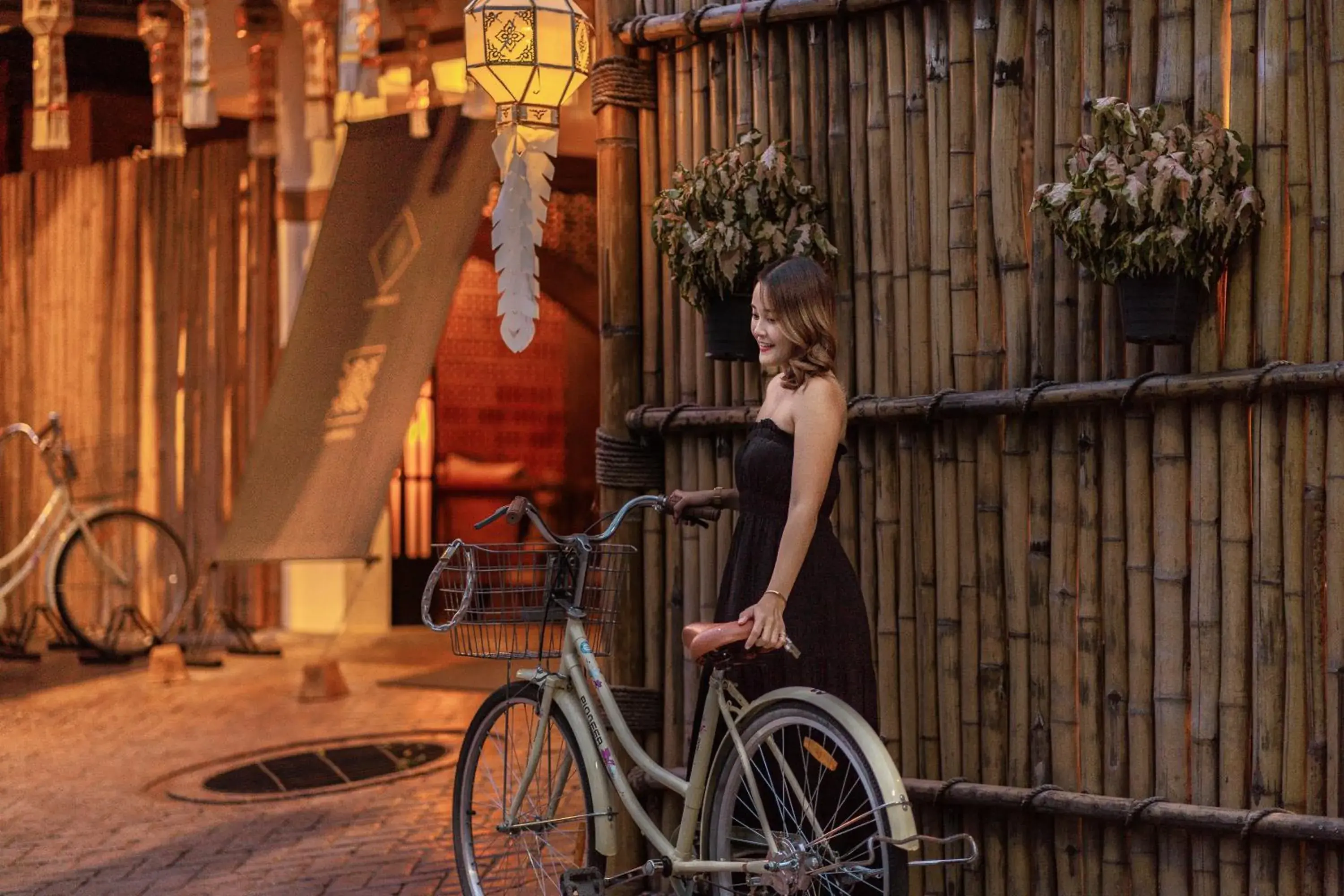 Property building in THEE Kashatharn by TH District Property building in THEE Kashatharn by TH District