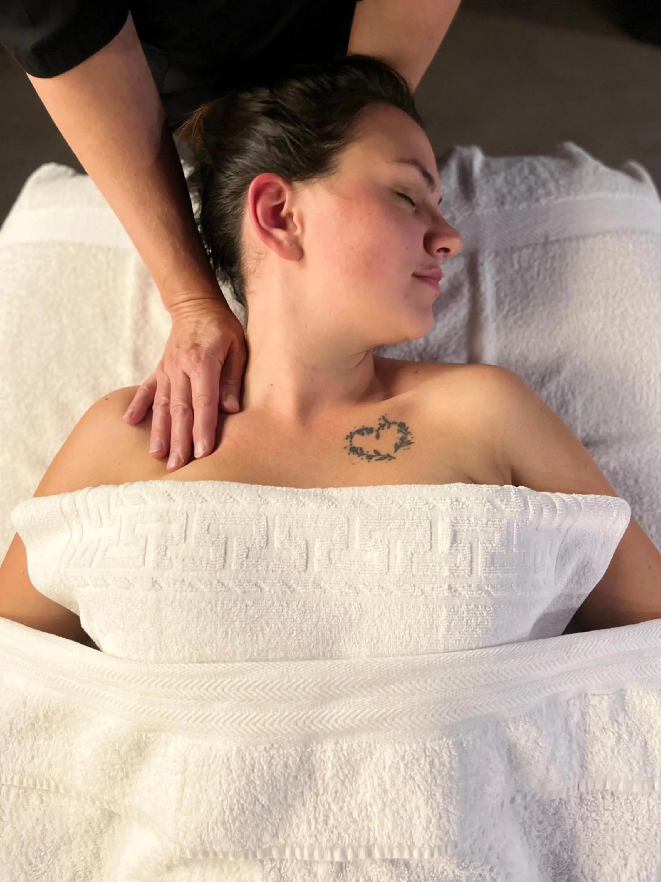 Massage in Logis Hotel Spa Restaurant Au Site Normand