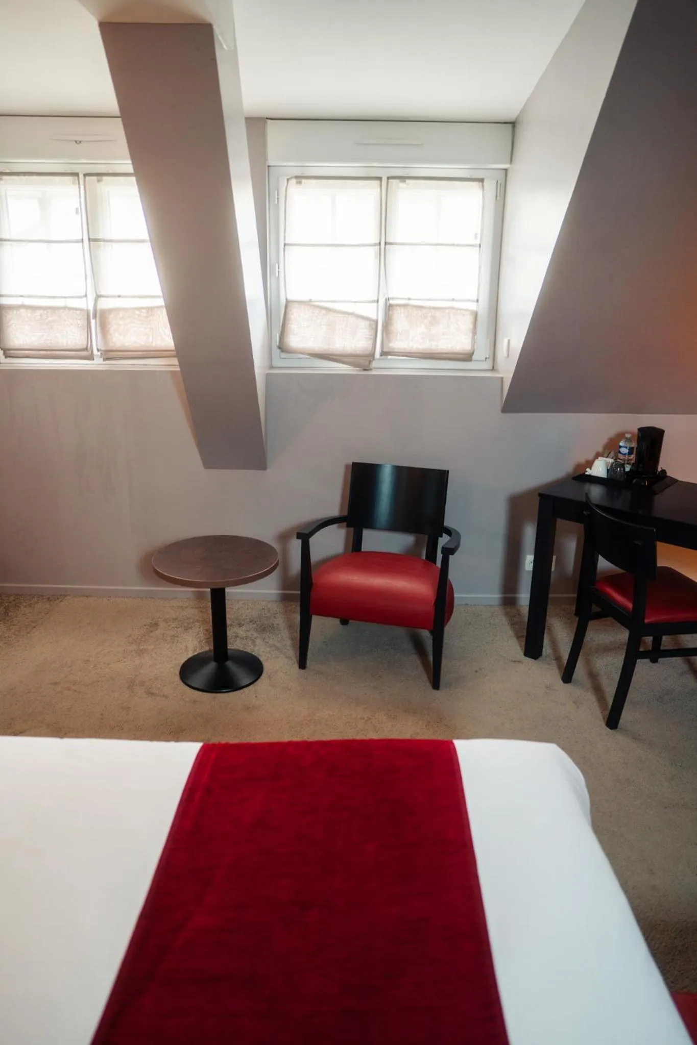 Living room, Bed in Logis Hotel Spa Restaurant Au Site Normand