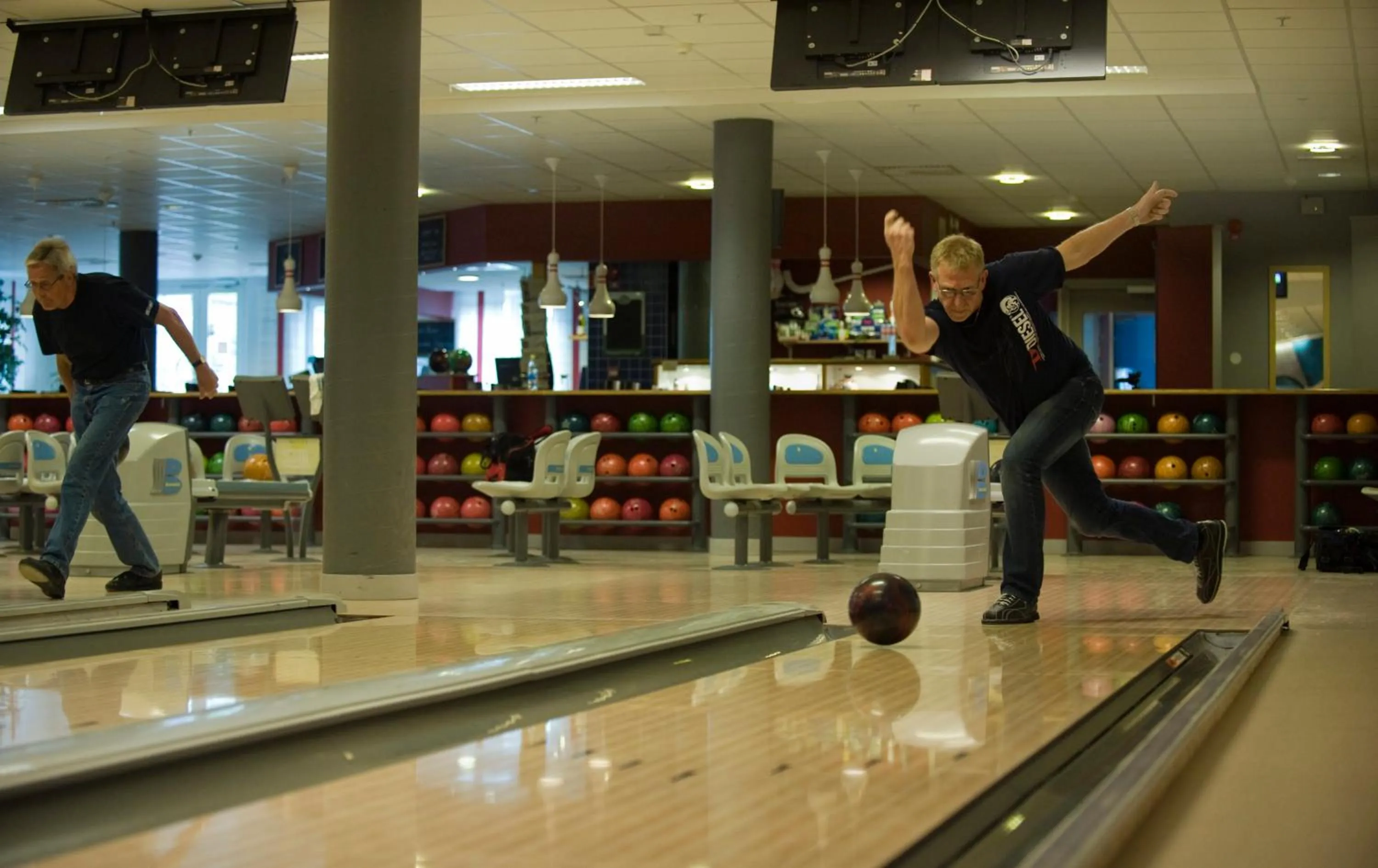 Bowling in Lumber & Karle