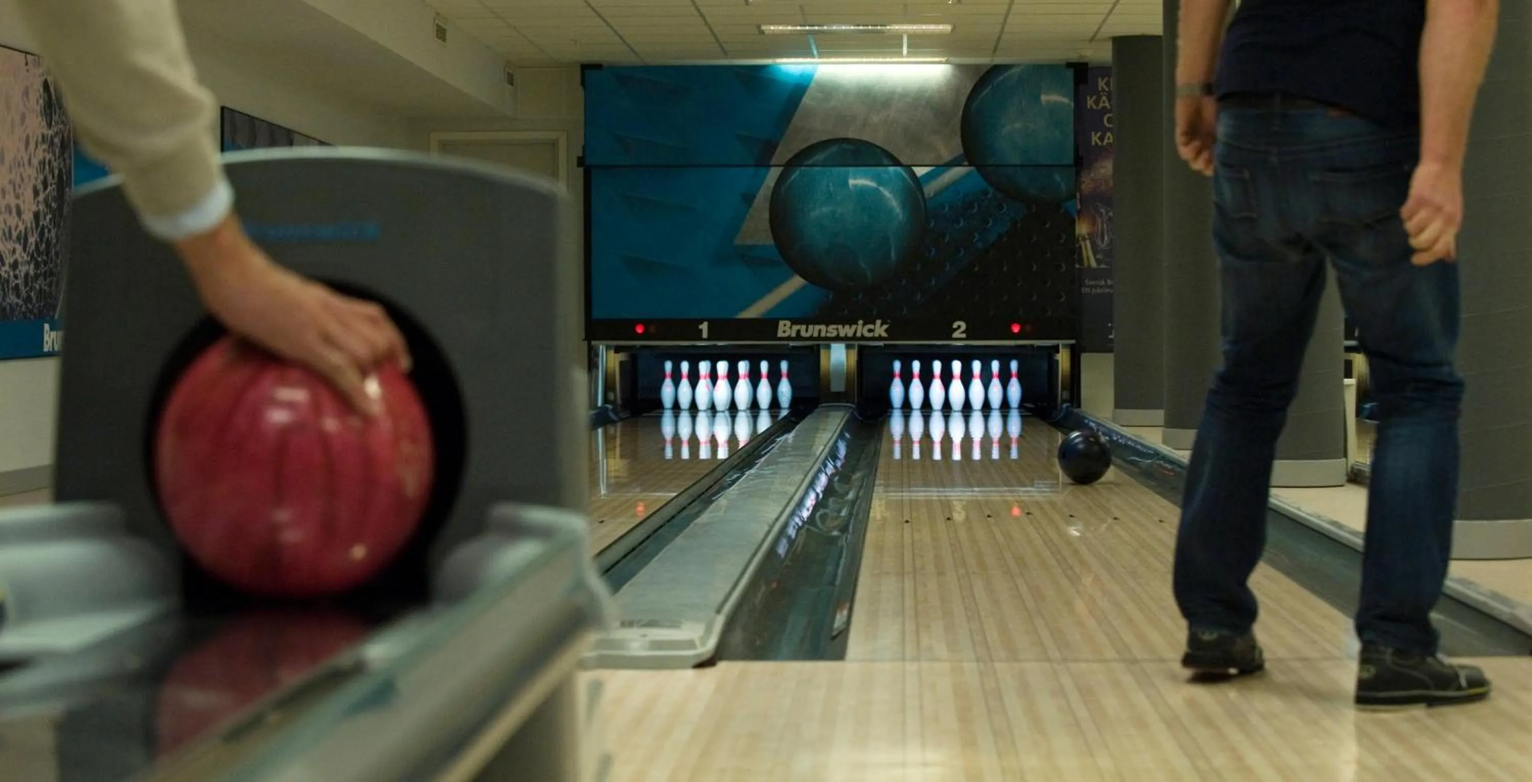 Bowling in Lumber & Karle