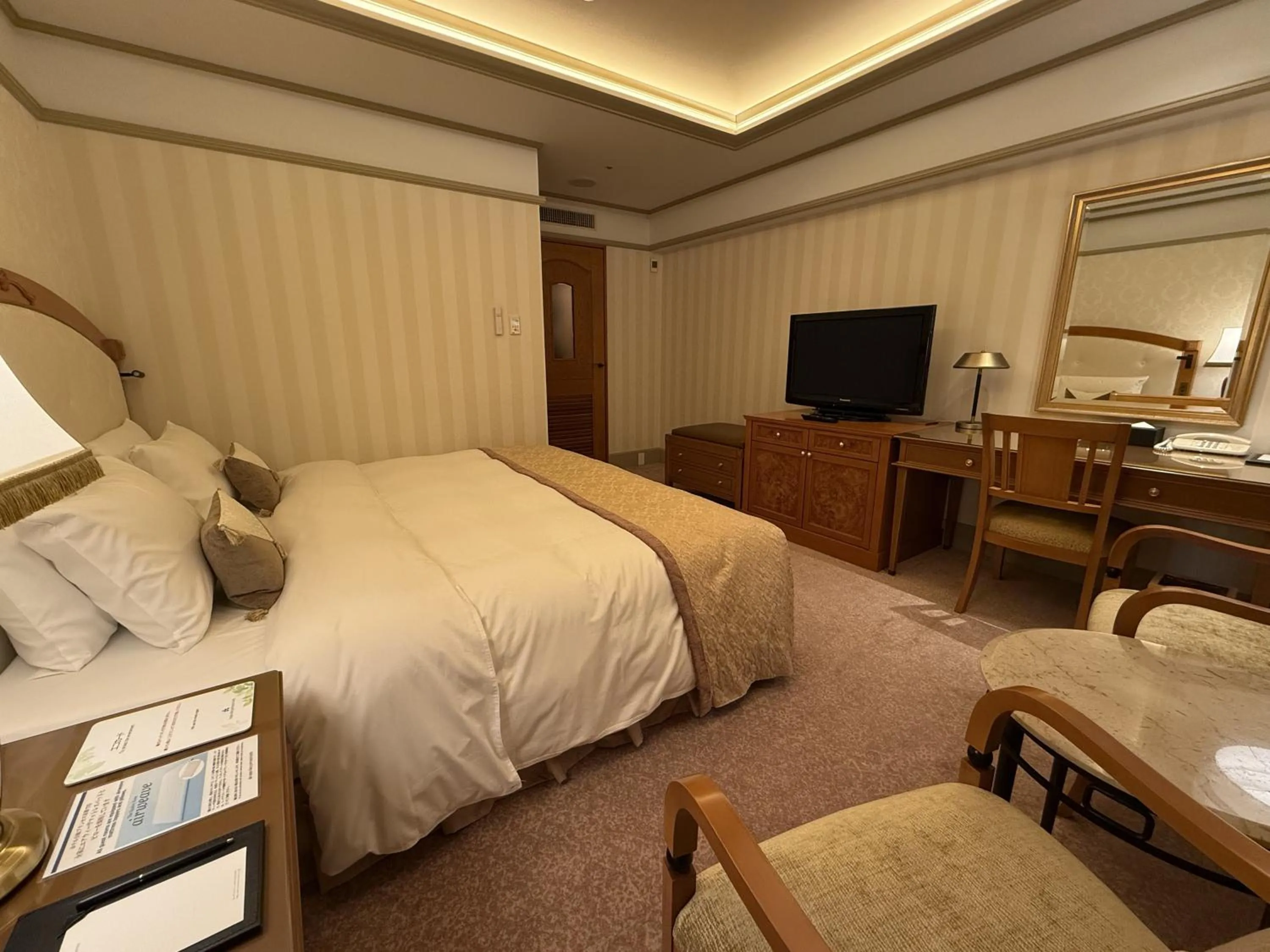 Photo of the whole room, Bed in Hotel Nikko Princess Kyoto