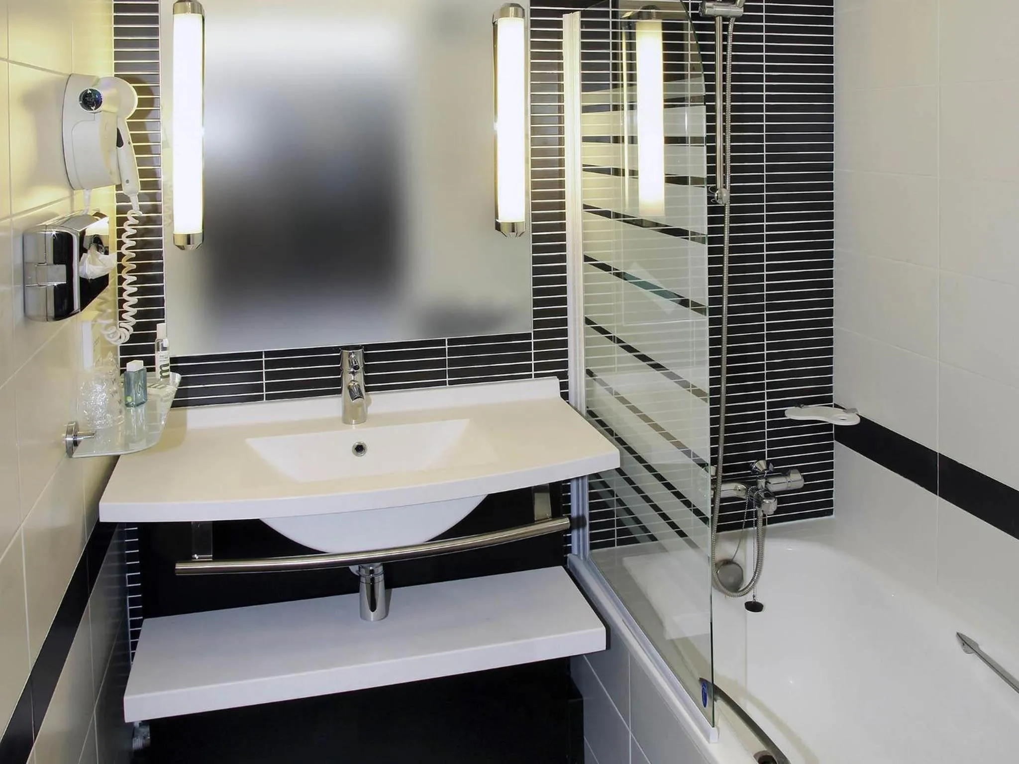 Bedroom in Novotel Bordeaux Centre Gare Saint Jean