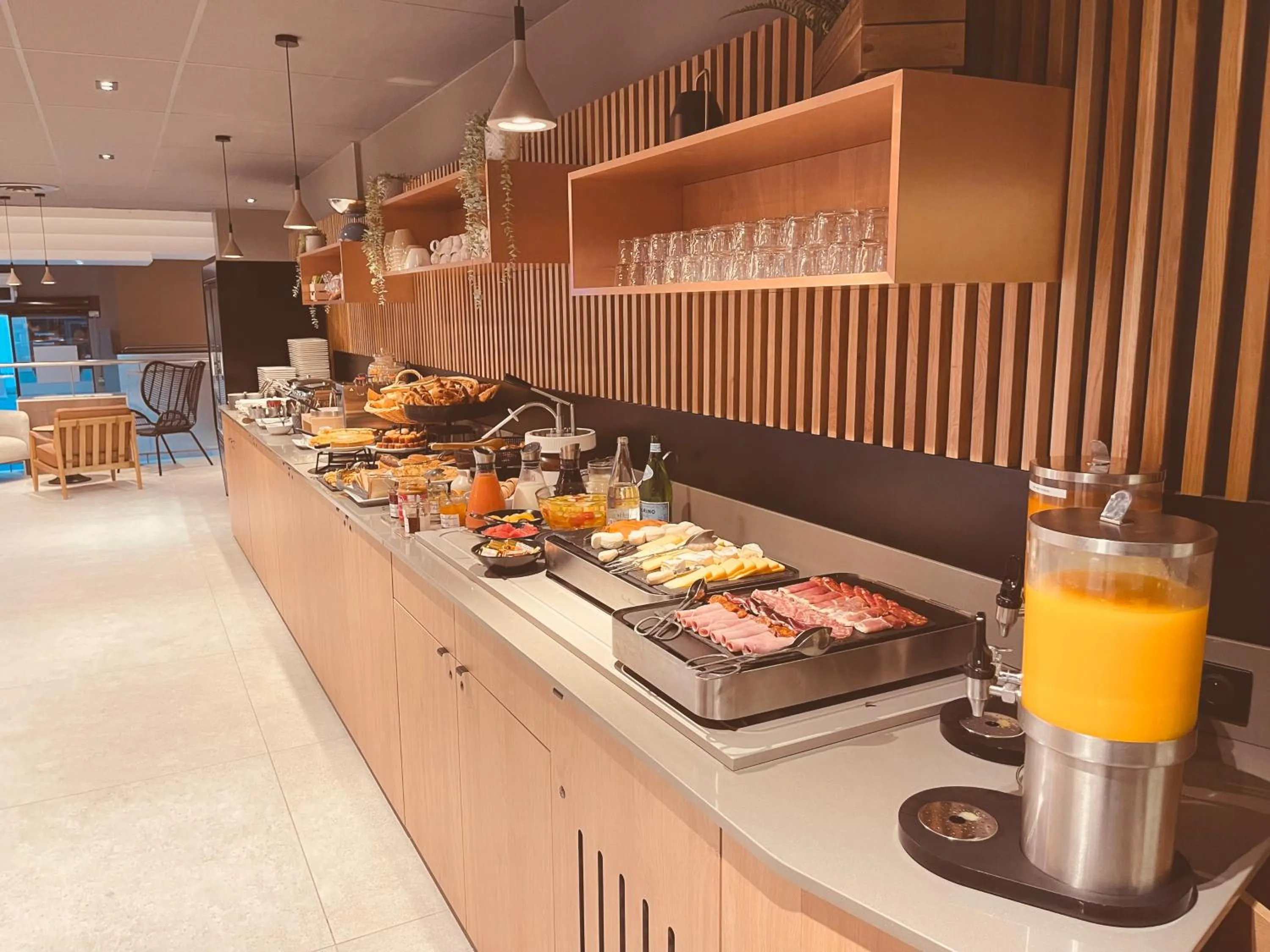 Food in Novotel Bordeaux Centre Gare Saint Jean