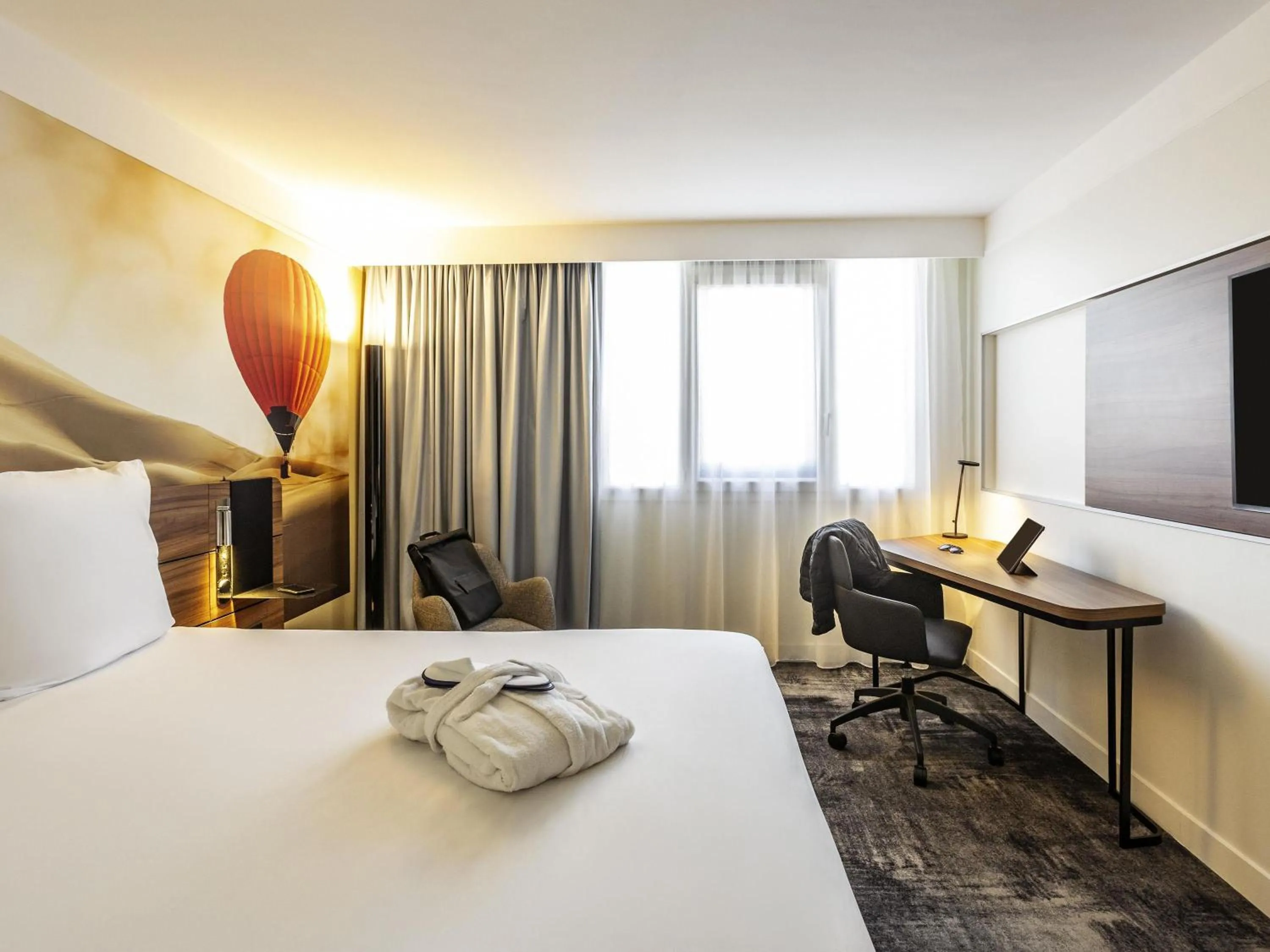 Bedroom, Bed in Novotel Bordeaux Centre Gare Saint Jean