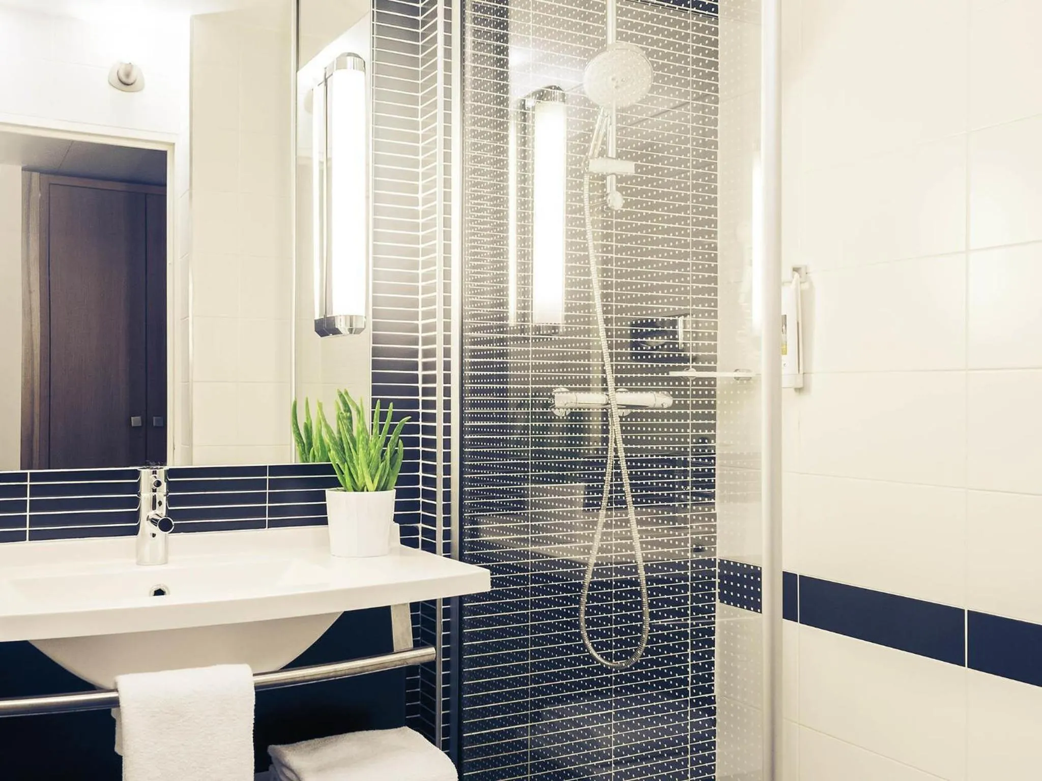 Bedroom in Novotel Bordeaux Centre Gare Saint Jean