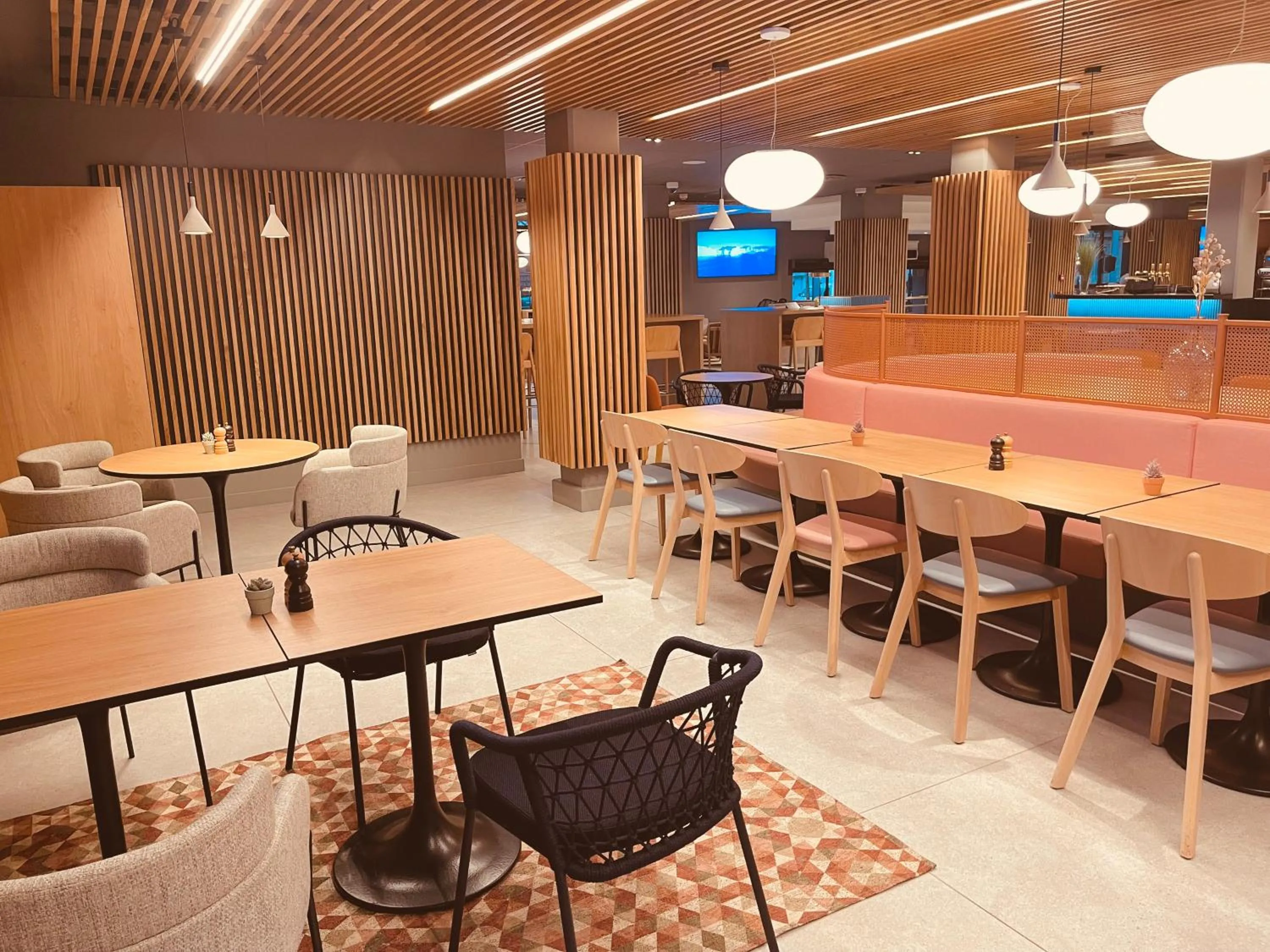 Restaurant/places to eat in Novotel Bordeaux Centre Gare Saint Jean