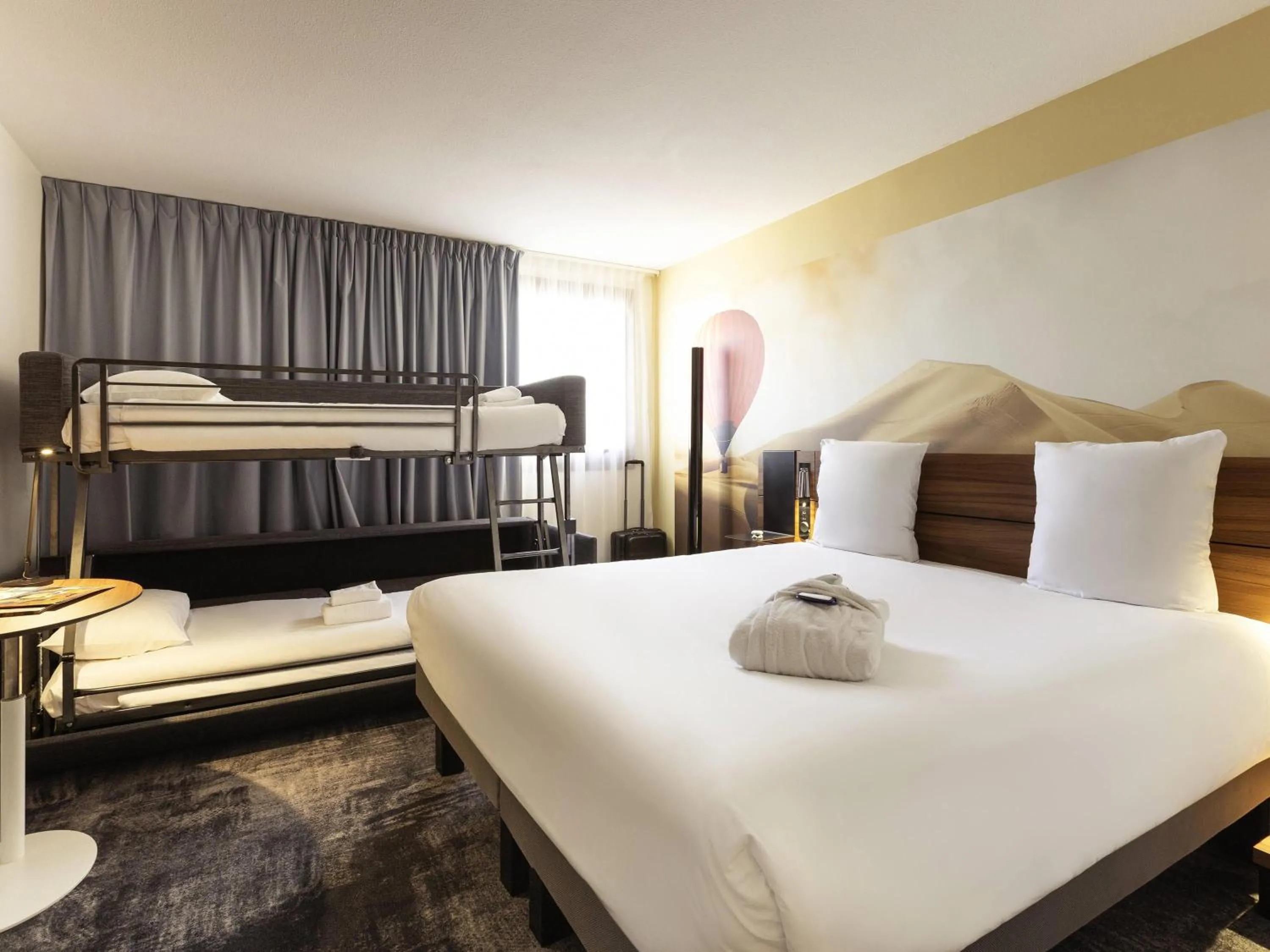 Bedroom, Bed in Novotel Bordeaux Centre Gare Saint Jean