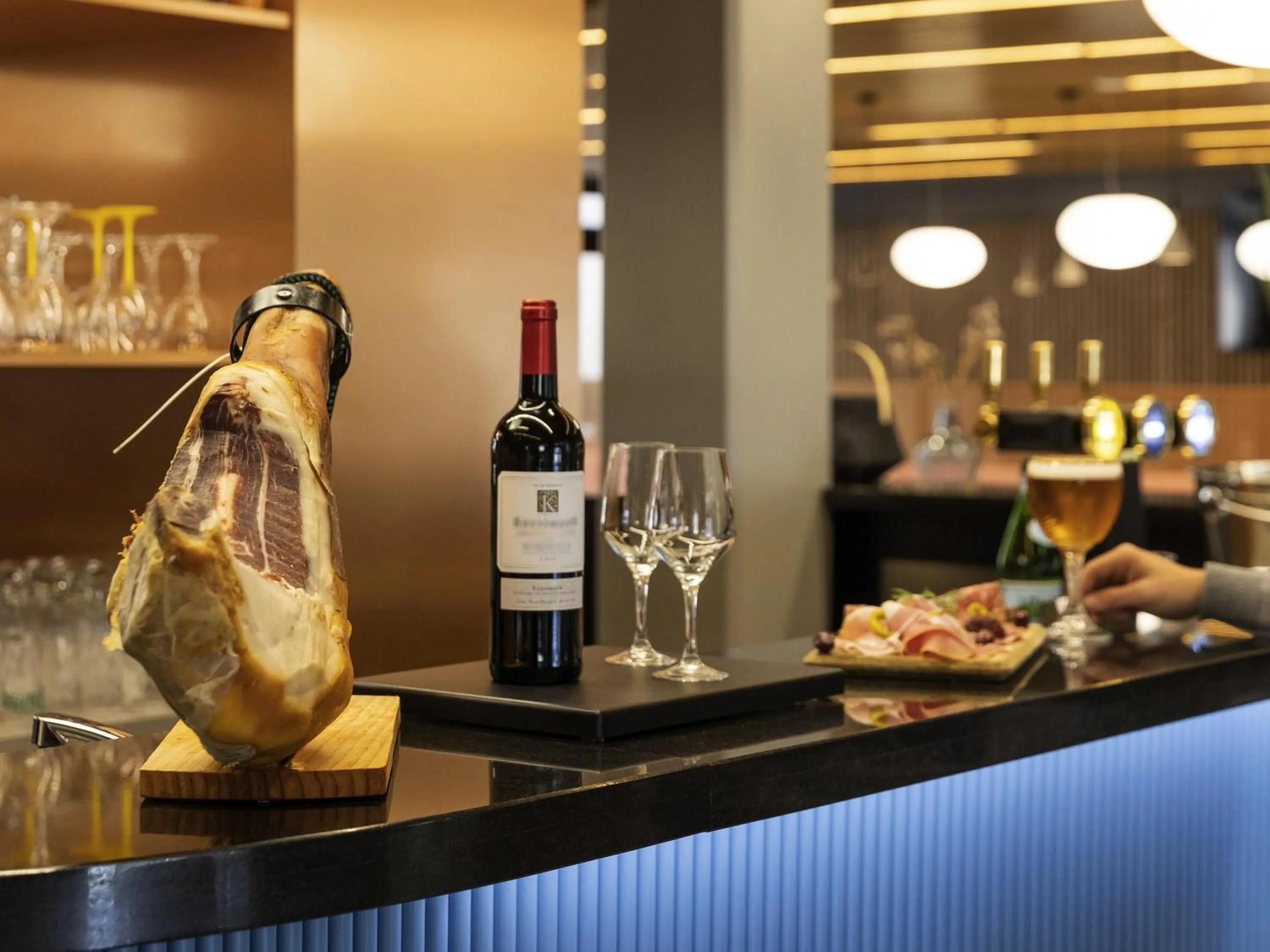 Lounge or bar in Novotel Bordeaux Centre Gare Saint Jean