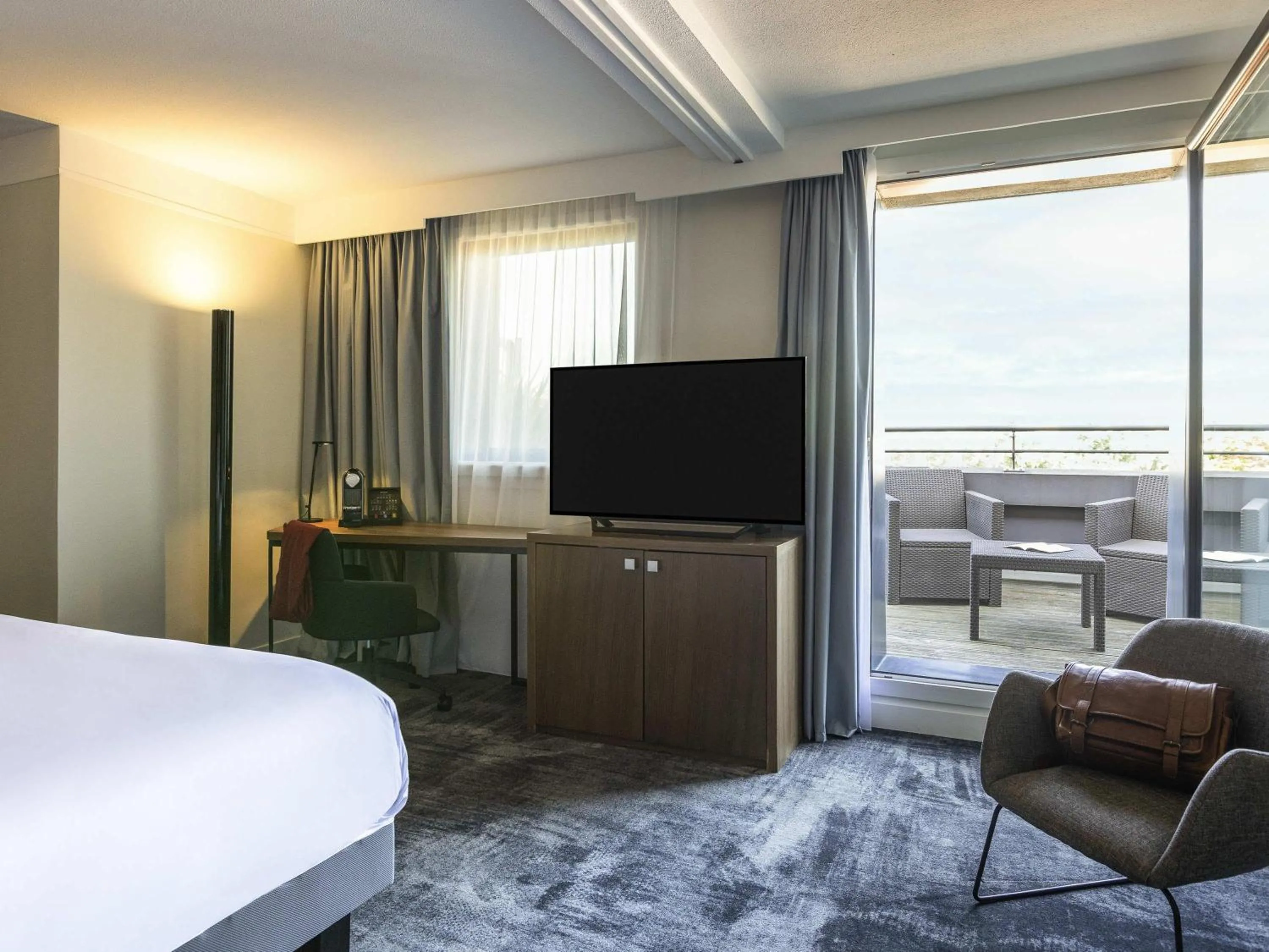 Bedroom, Bed in Novotel Bordeaux Centre Gare Saint Jean