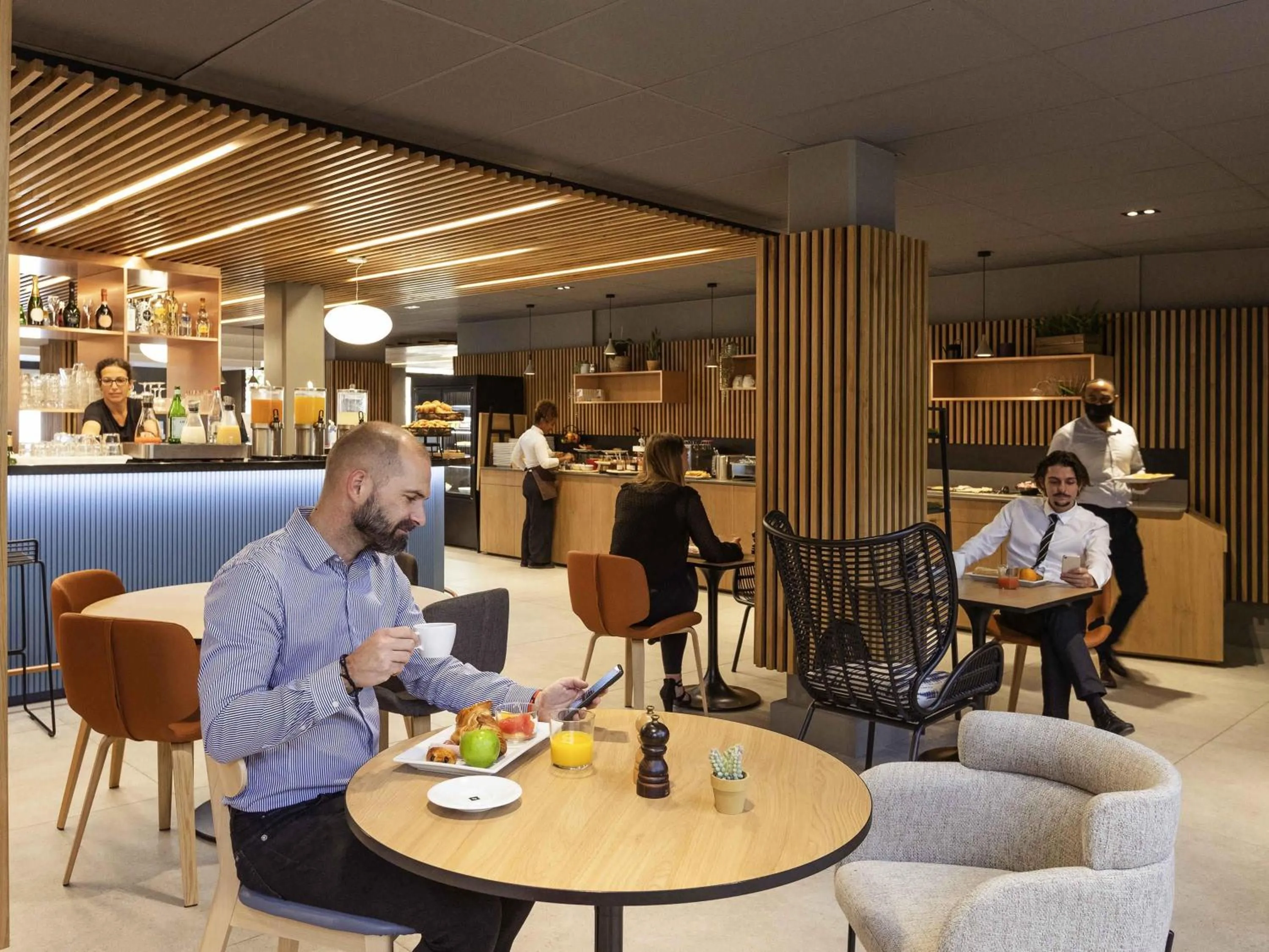 Restaurant/places to eat in Novotel Bordeaux Centre Gare Saint Jean