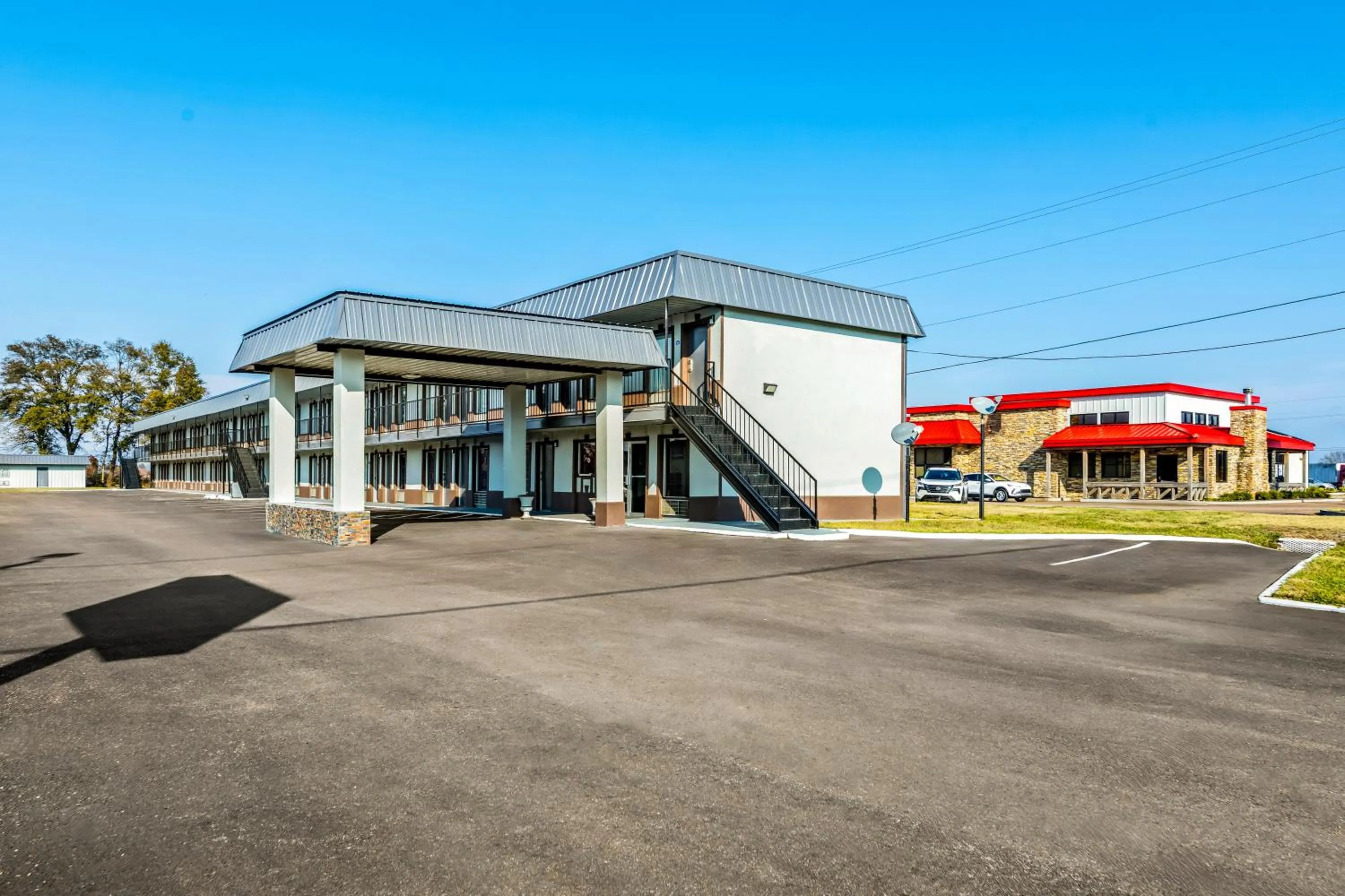 Property building in Americas Best Value Inn-Indianola