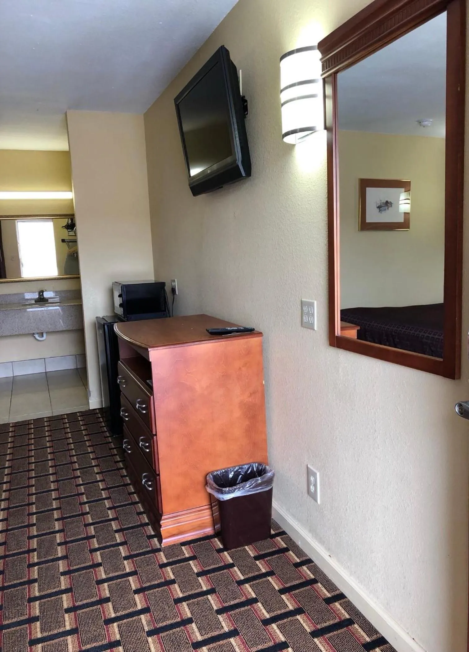 Bed in Americas Best Value Inn-Indianola