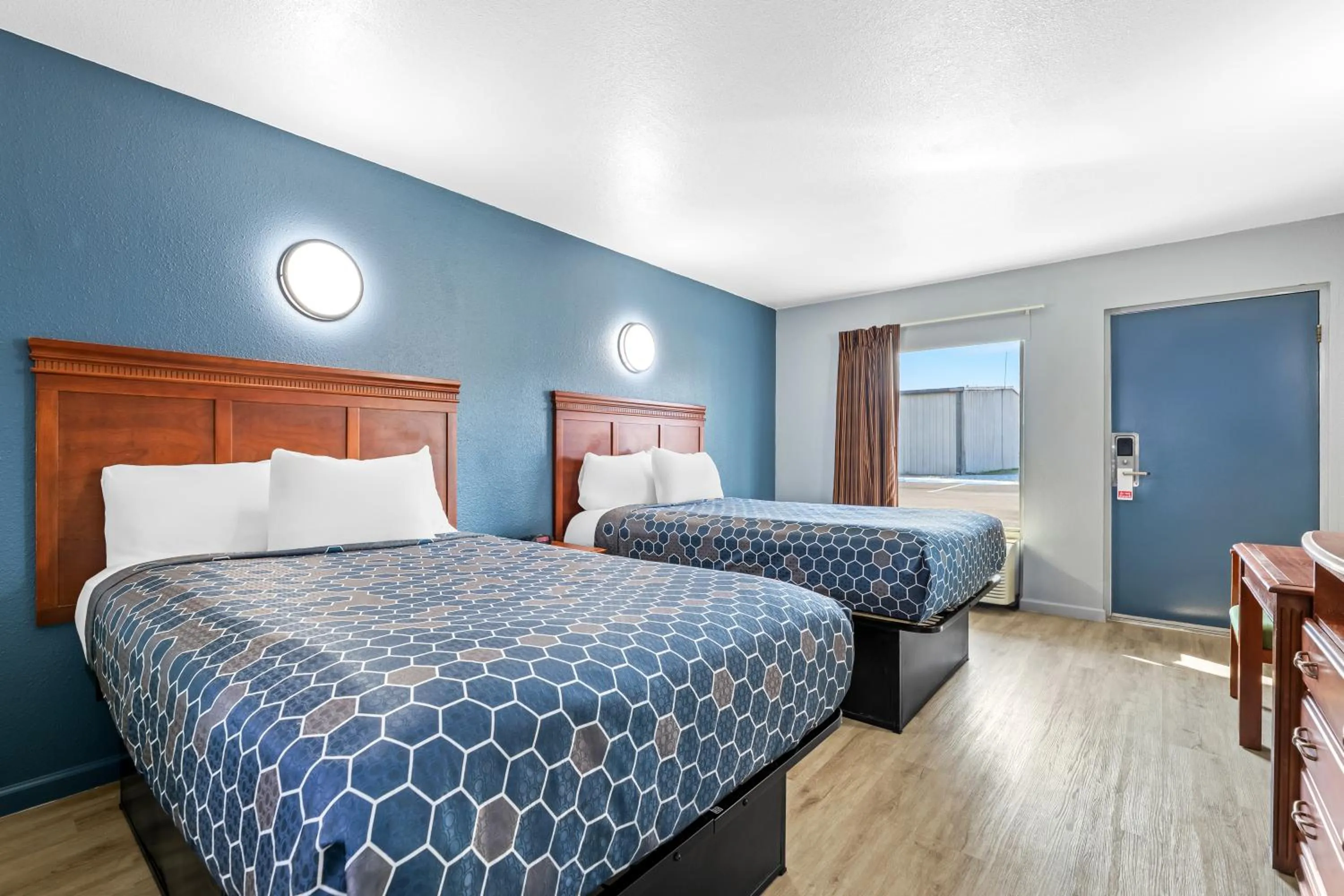 Bed in Americas Best Value Inn-Indianola