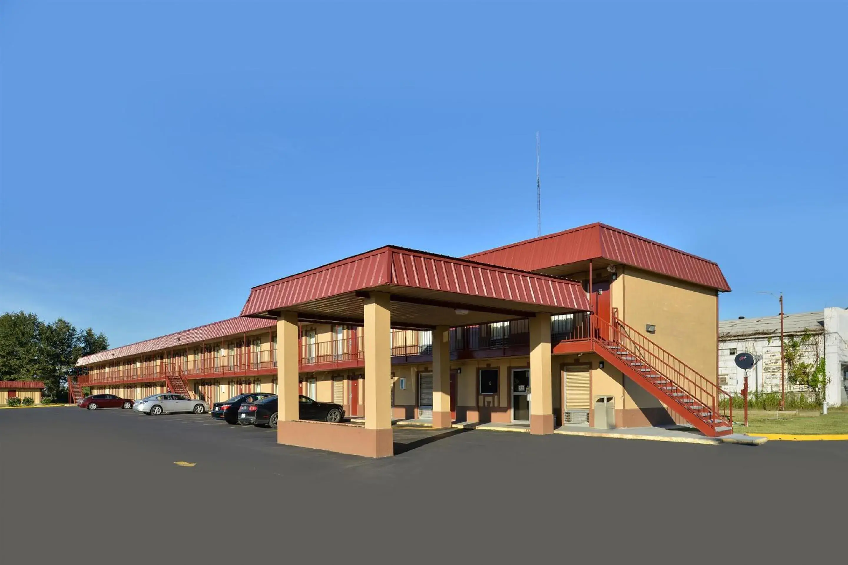 Property building in Americas Best Value Inn-Indianola Property building in Americas Best Value Inn-Indianola