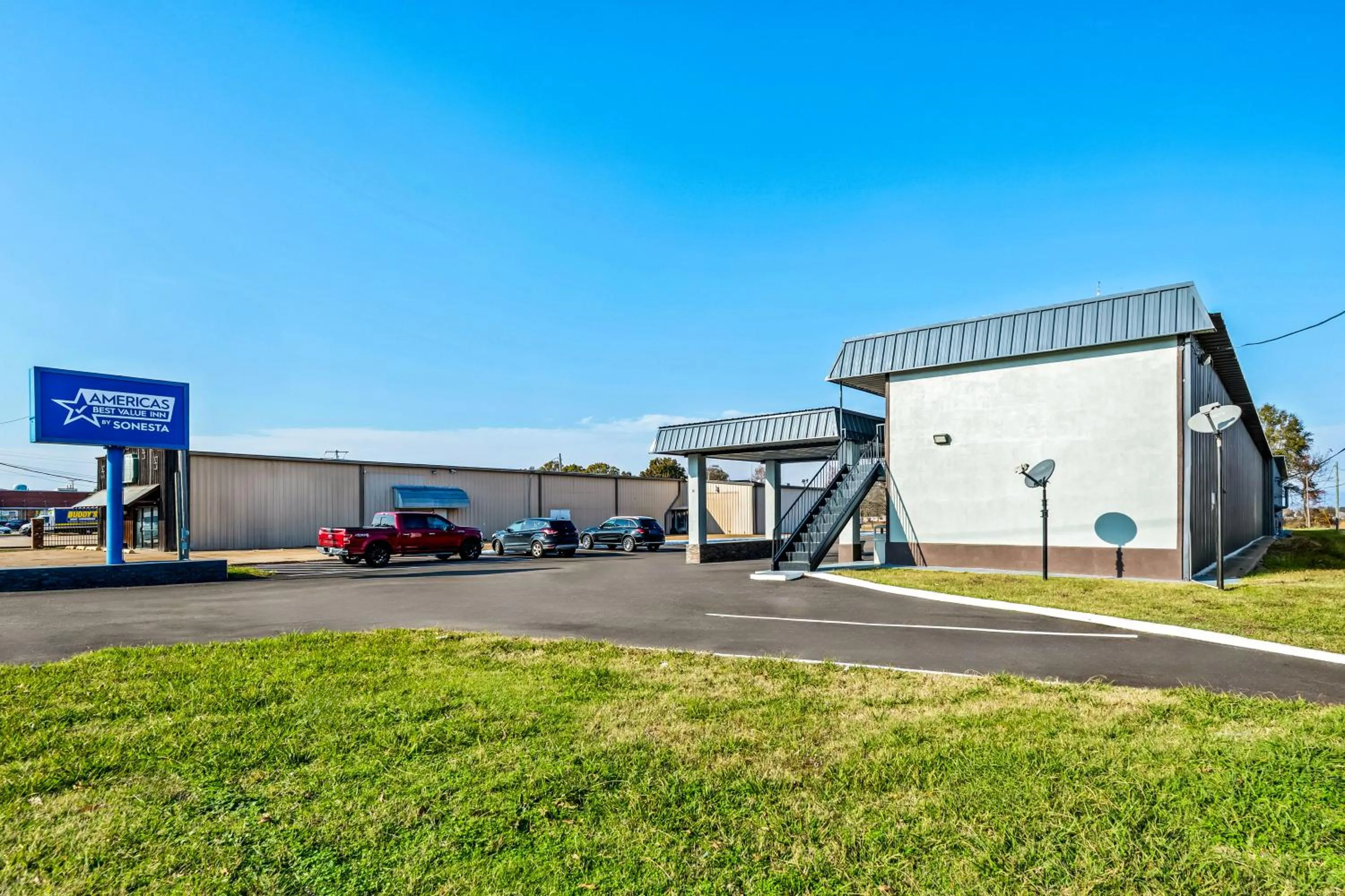 Property building in Americas Best Value Inn-Indianola