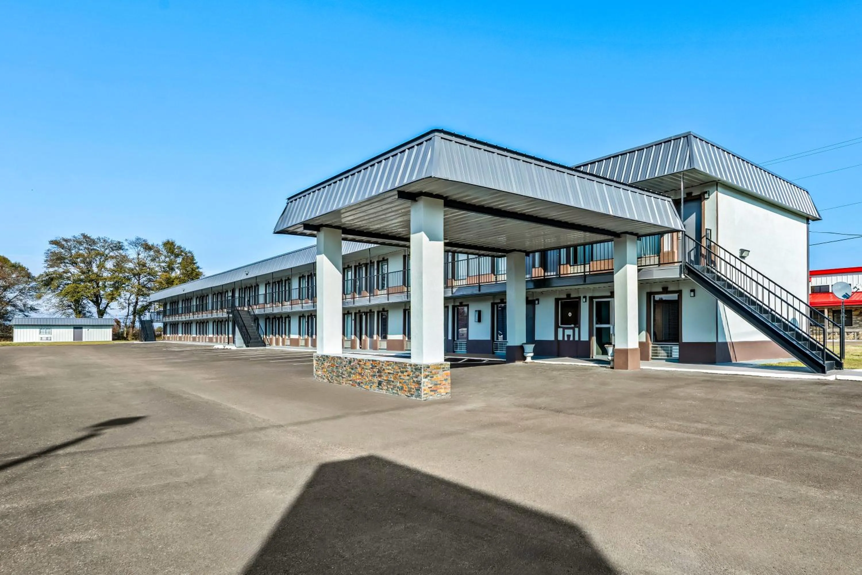 Property building in Americas Best Value Inn-Indianola