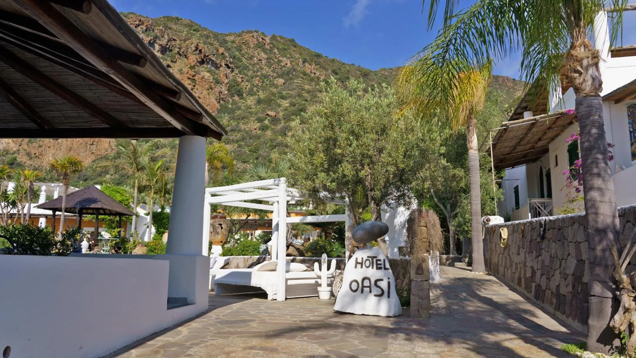 Facade/entrance in Hotel Oasi
