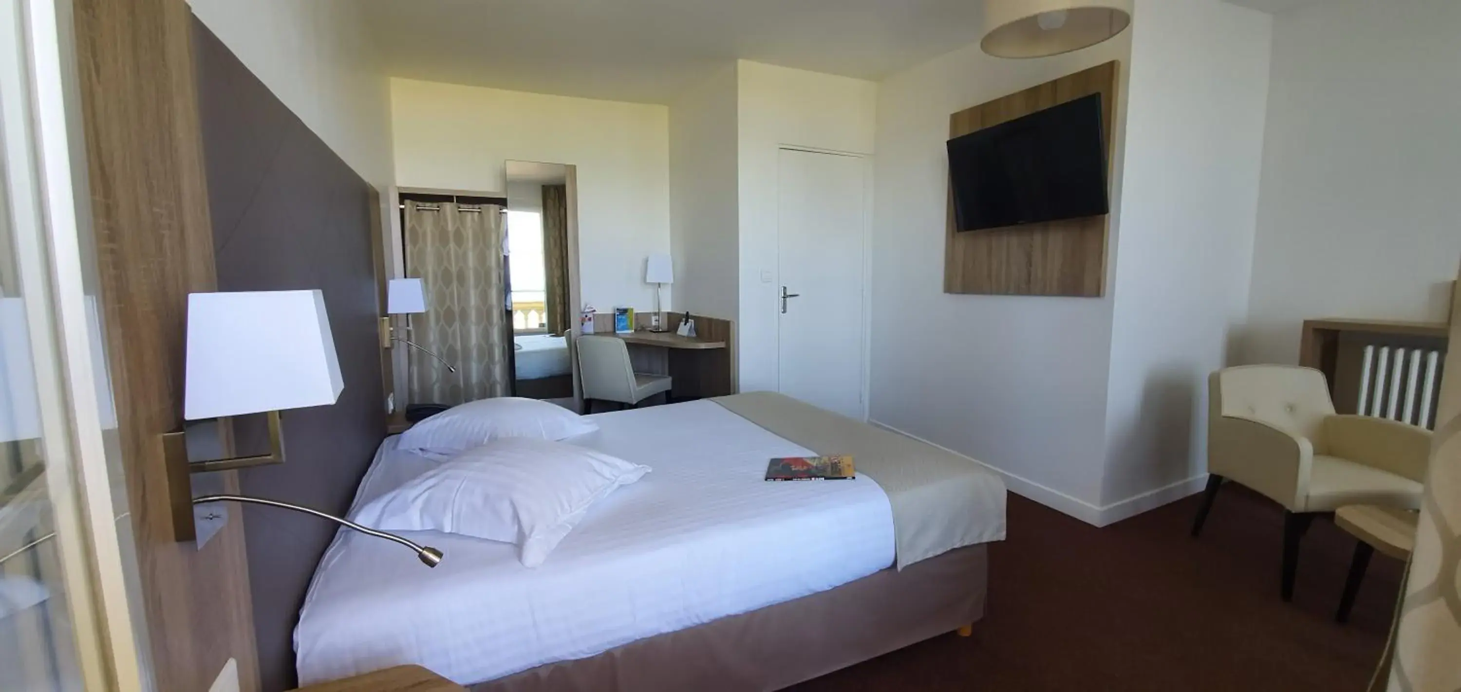 Premium Double or Twin Room with Ocean View in Hôtel Windsor Contact Hôtel Premium Double or Twin Room with Ocean View in Hôtel Windsor Contact Hôtel