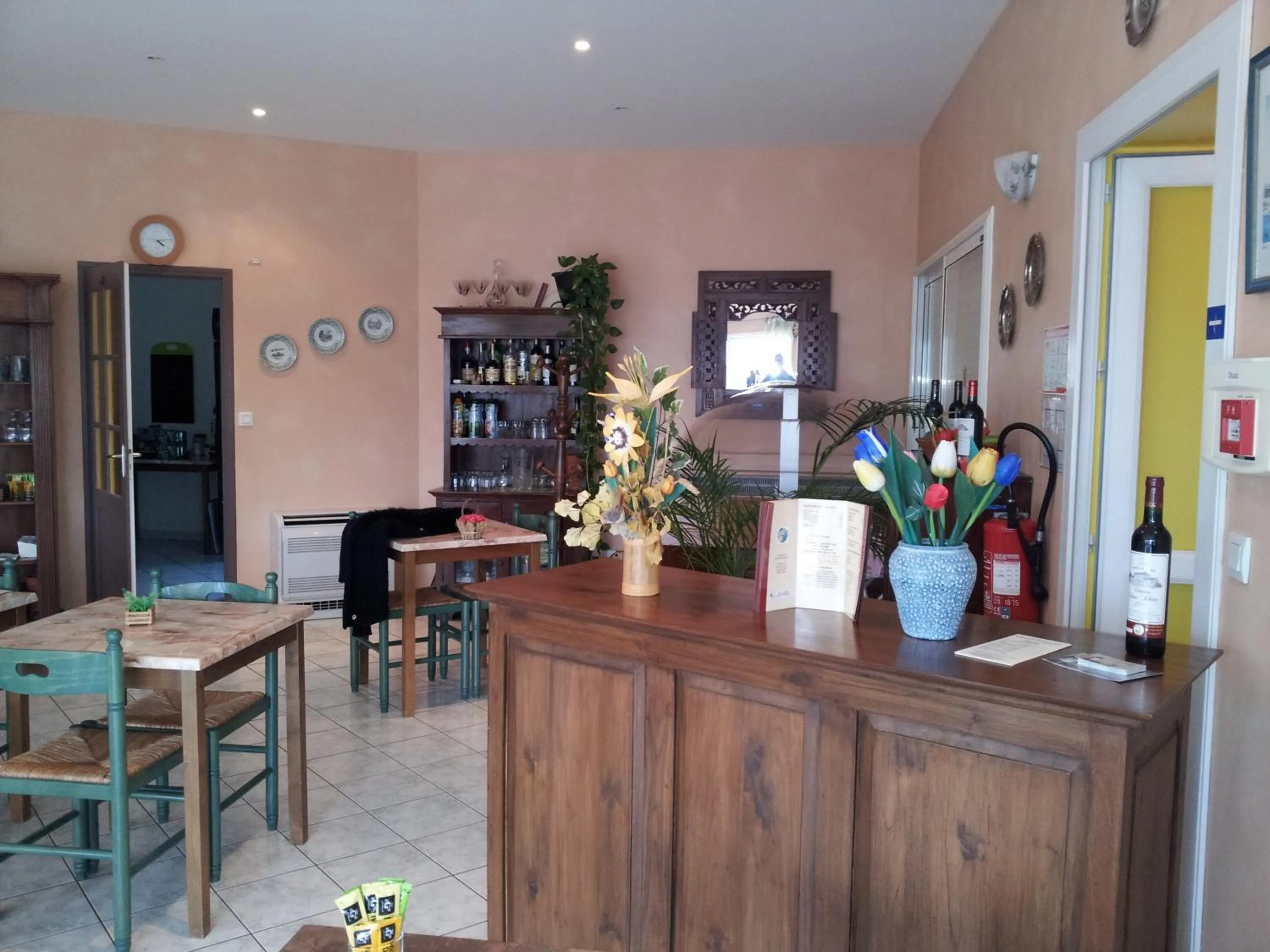 Lounge or bar in Tour Hôtel