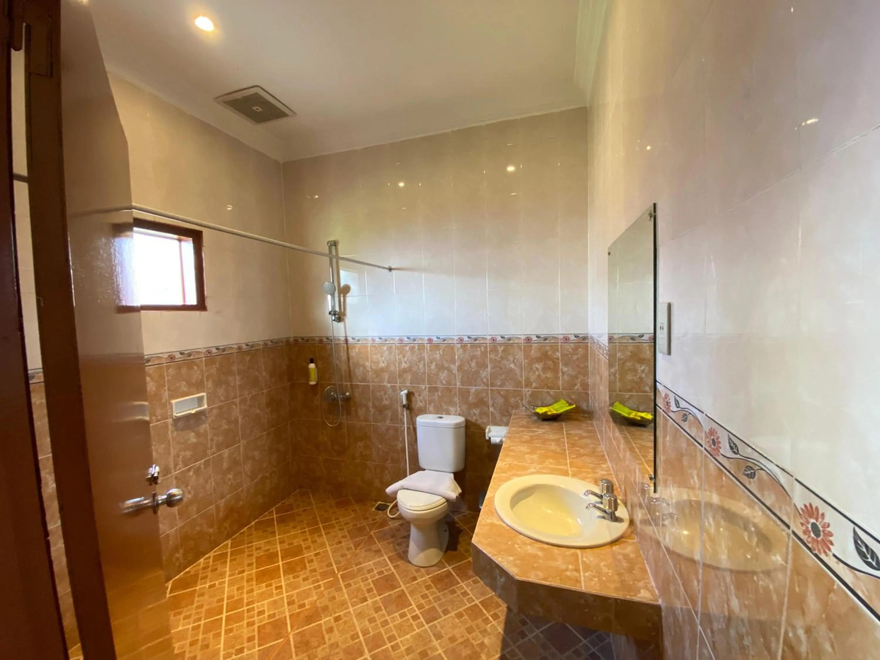 Shower in Khas Parapat