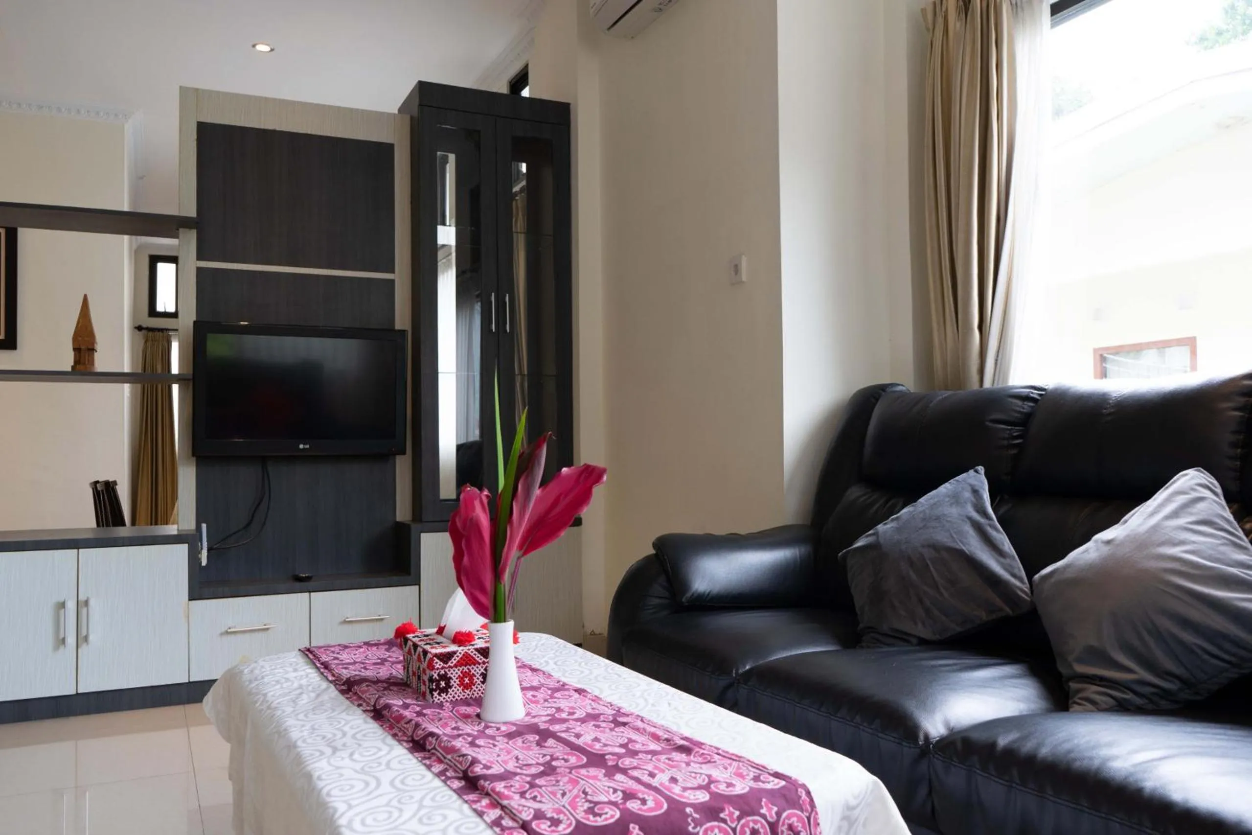 TV and multimedia in Khas Parapat