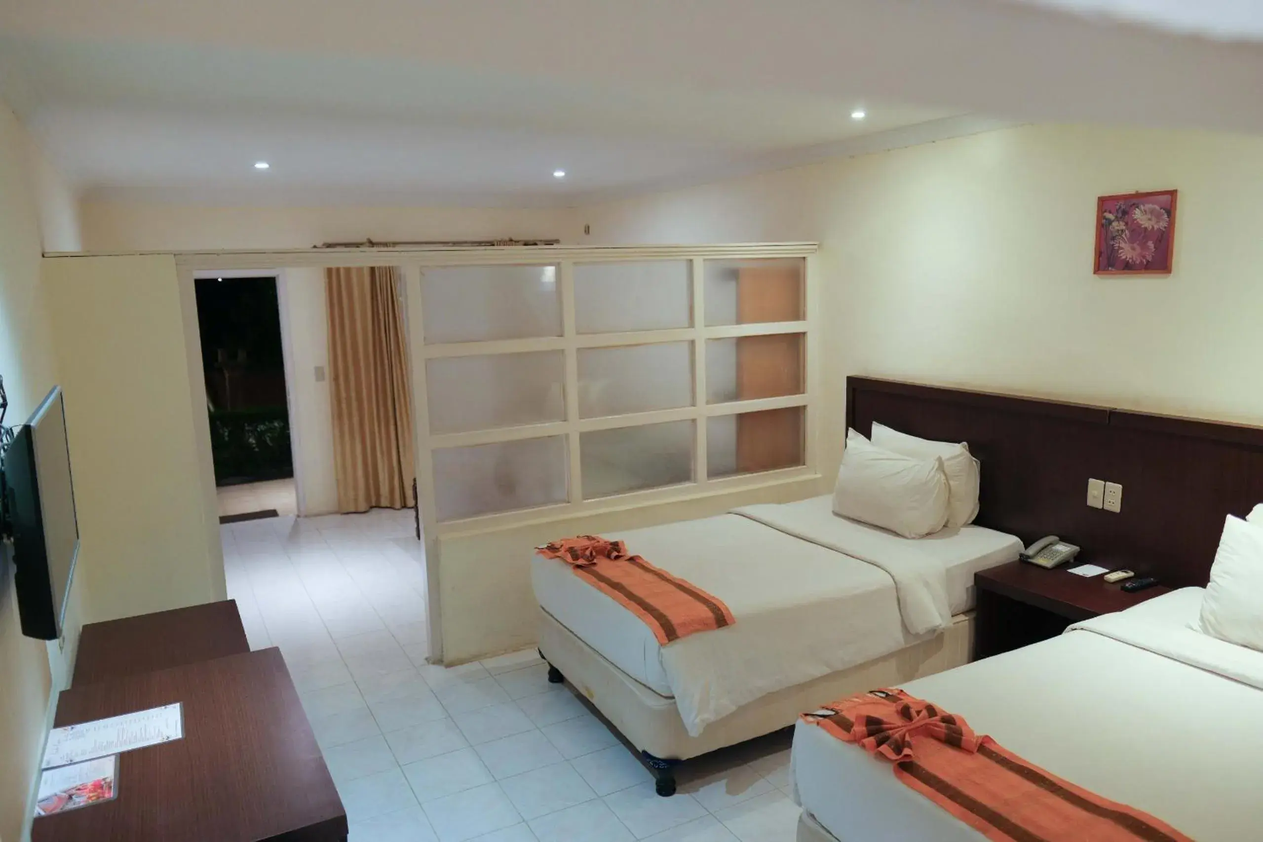 Deluxe Double or Twin Room in Khas Parapat Deluxe Double or Twin Room in Khas Parapat