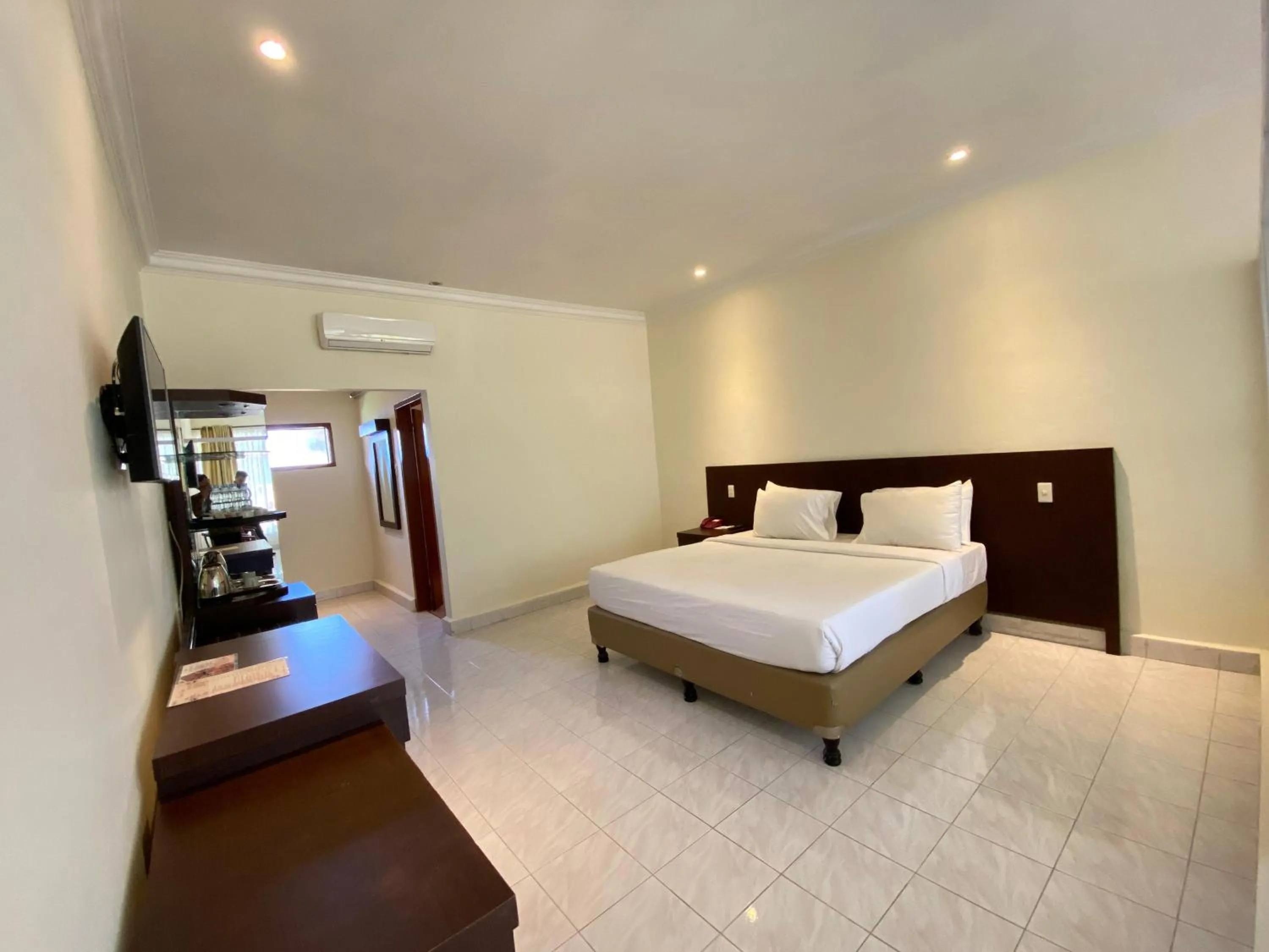 TV and multimedia, Bed in Khas Parapat