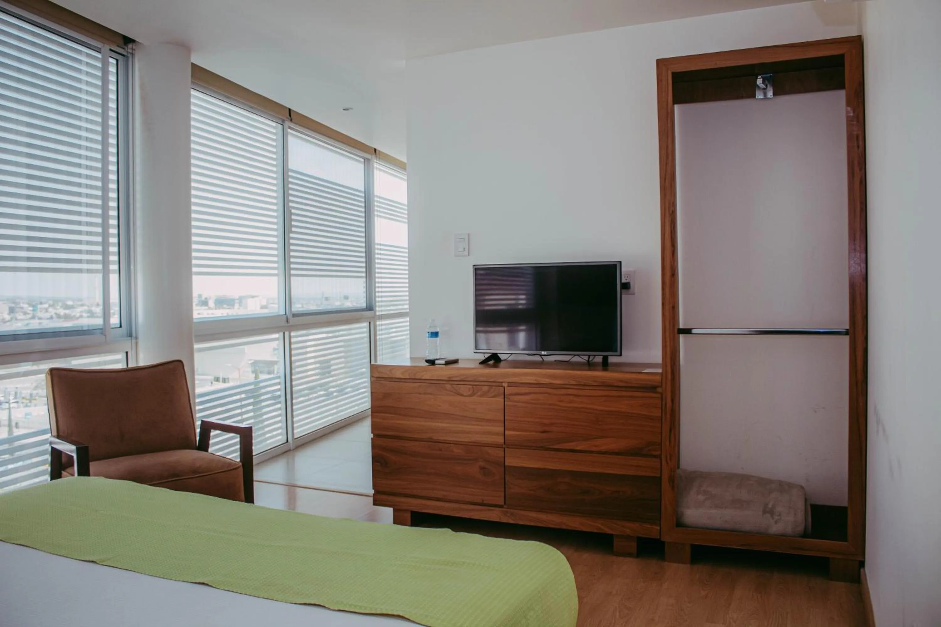 Bed in Millenium Plaza & Suites