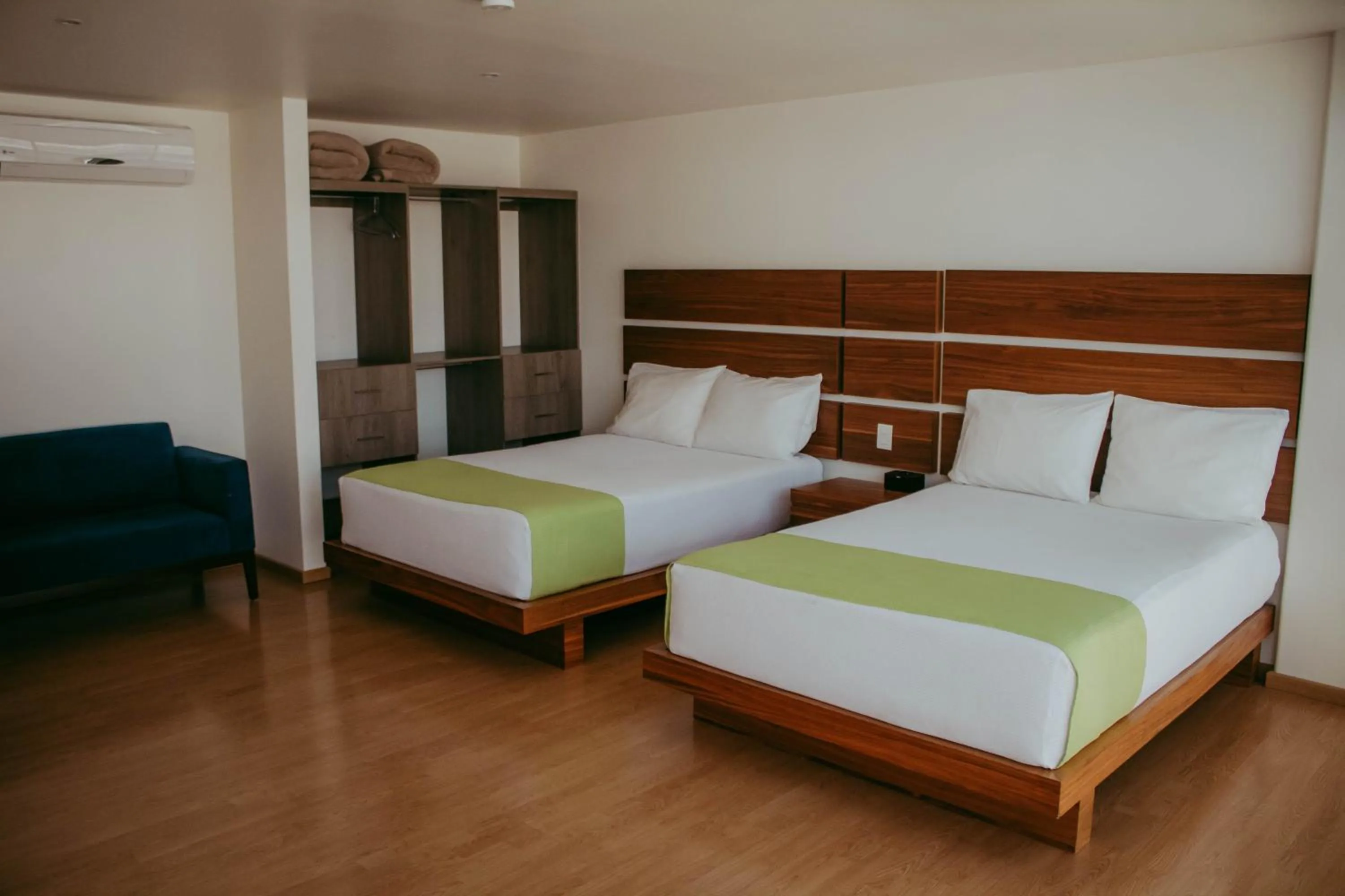 Bed in Millenium Plaza & Suites