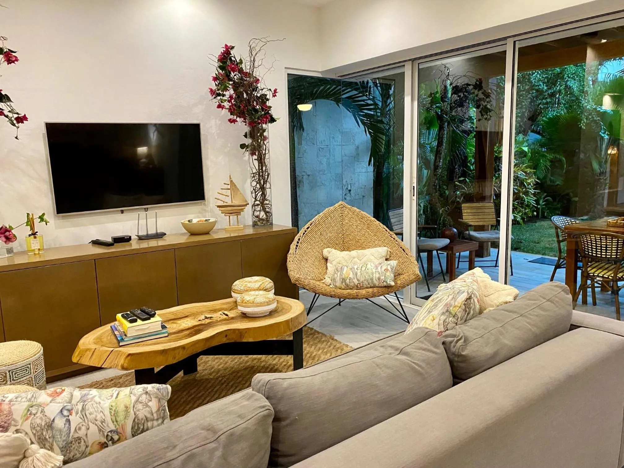 Living room in Luxury Private Villas , Private Pool, Private garden, Jacuzzi, 24hours security