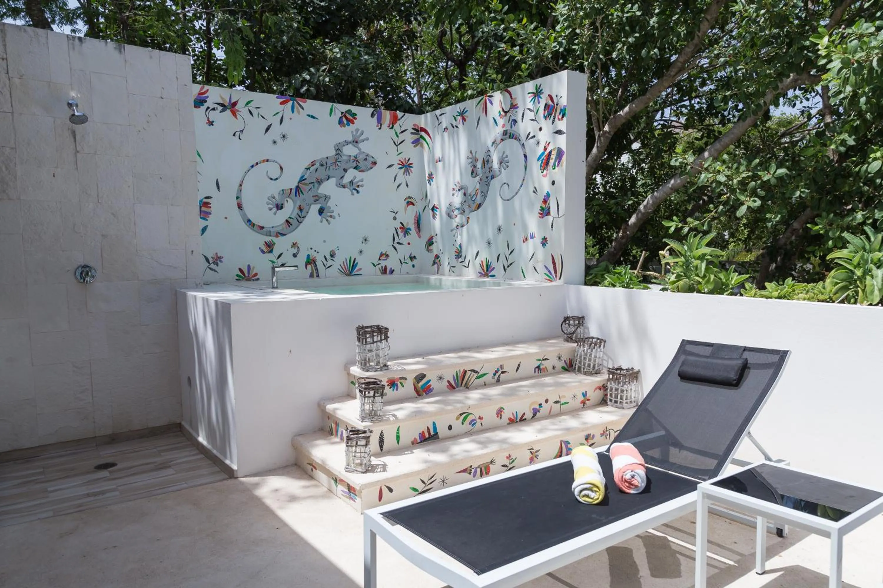 Hot Tub in Luxury Private Villas , Private Pool, Private garden, Jacuzzi, 24hours security