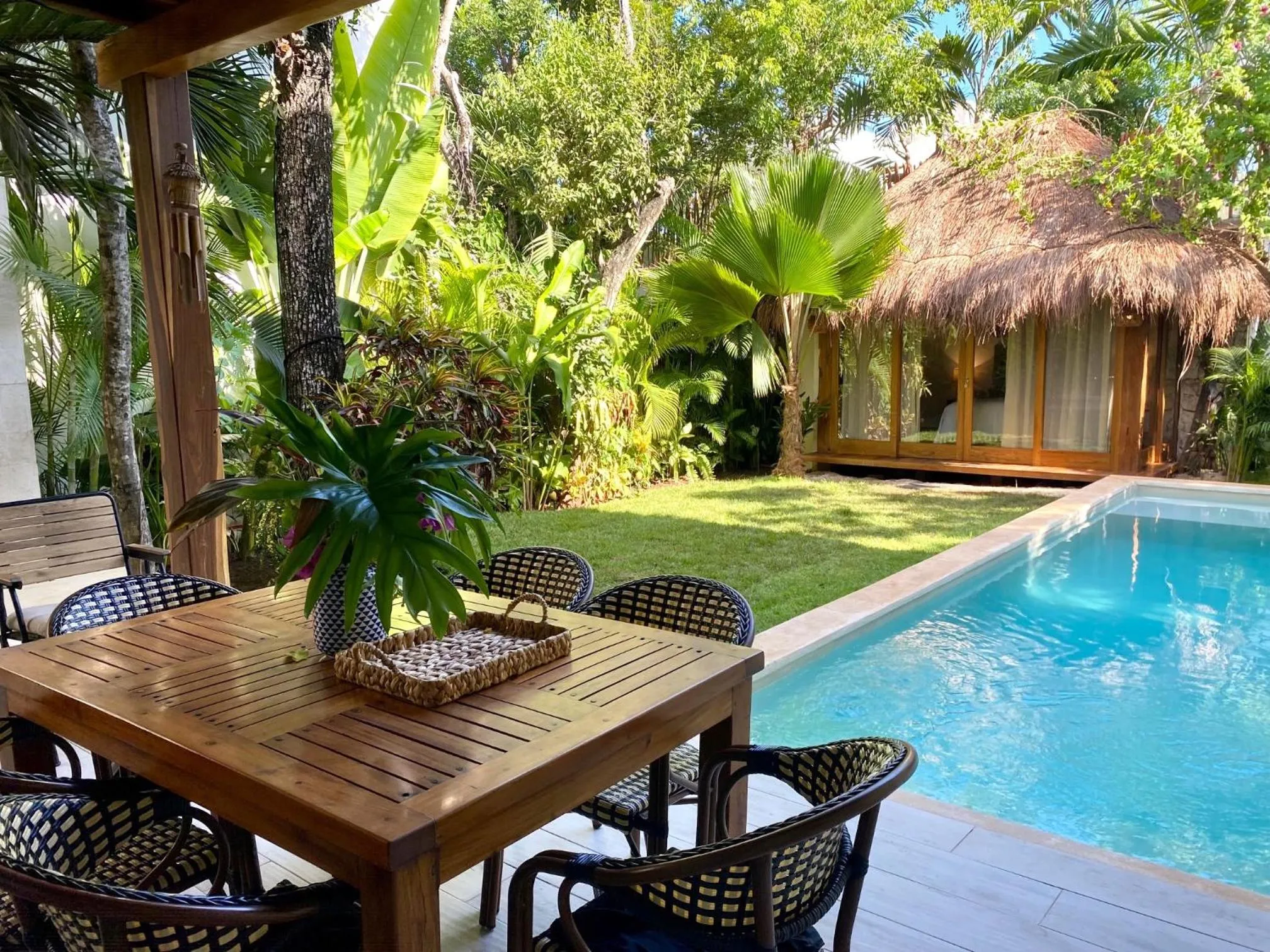 Patio in Luxury Private Villas , Private Pool, Private garden, Jacuzzi, 24hours security