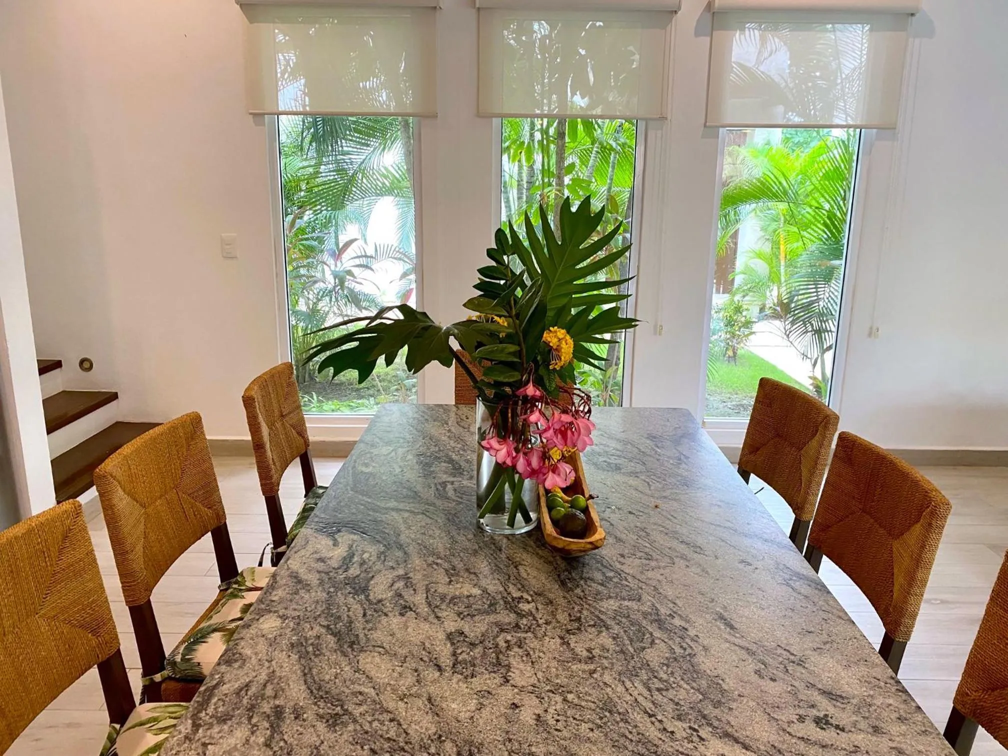 Dining area in Luxury Private Villas , Private Pool, Private garden, Jacuzzi, 24hours security