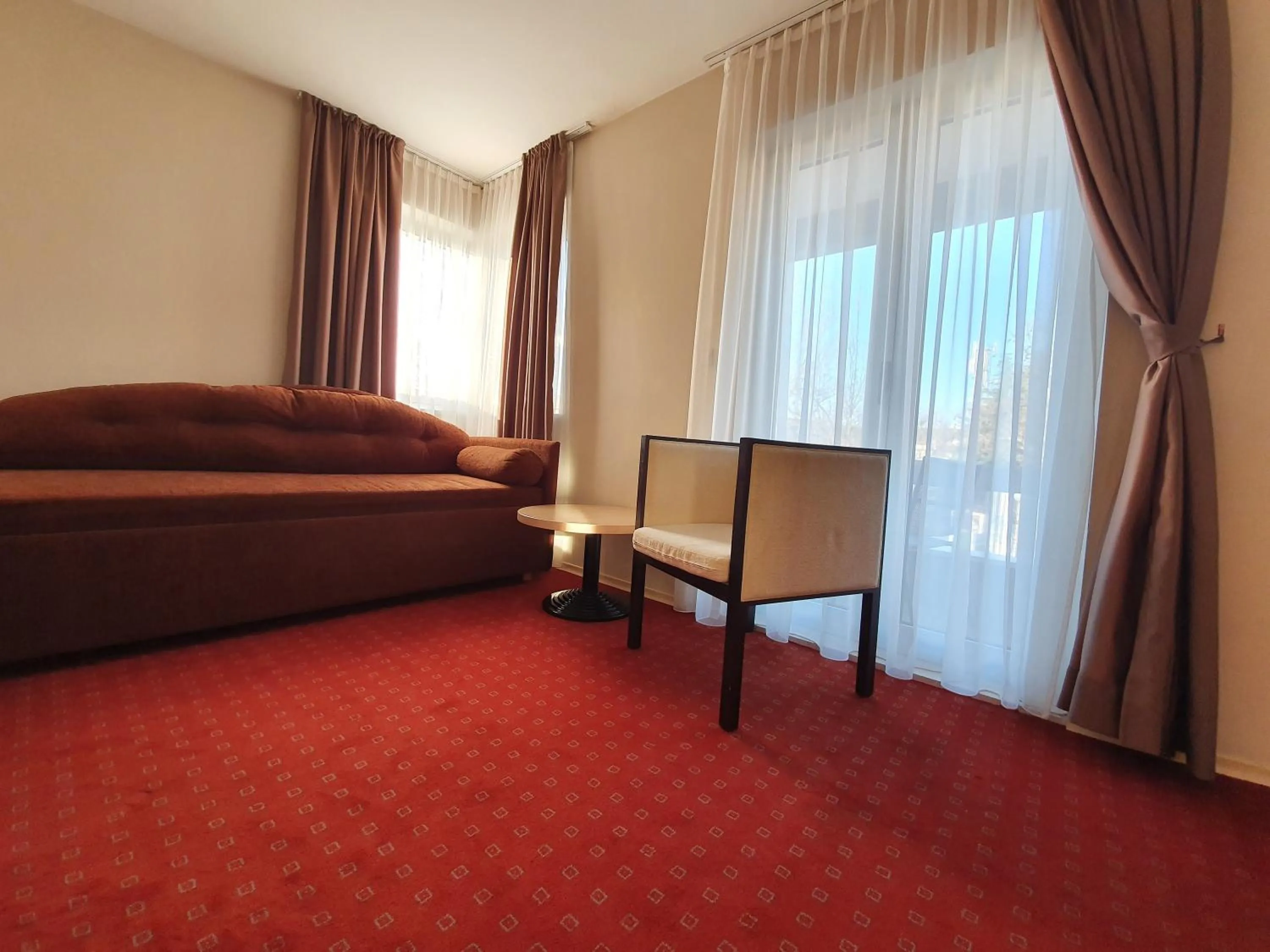 Shower, Bed in Hotel Brotnjo