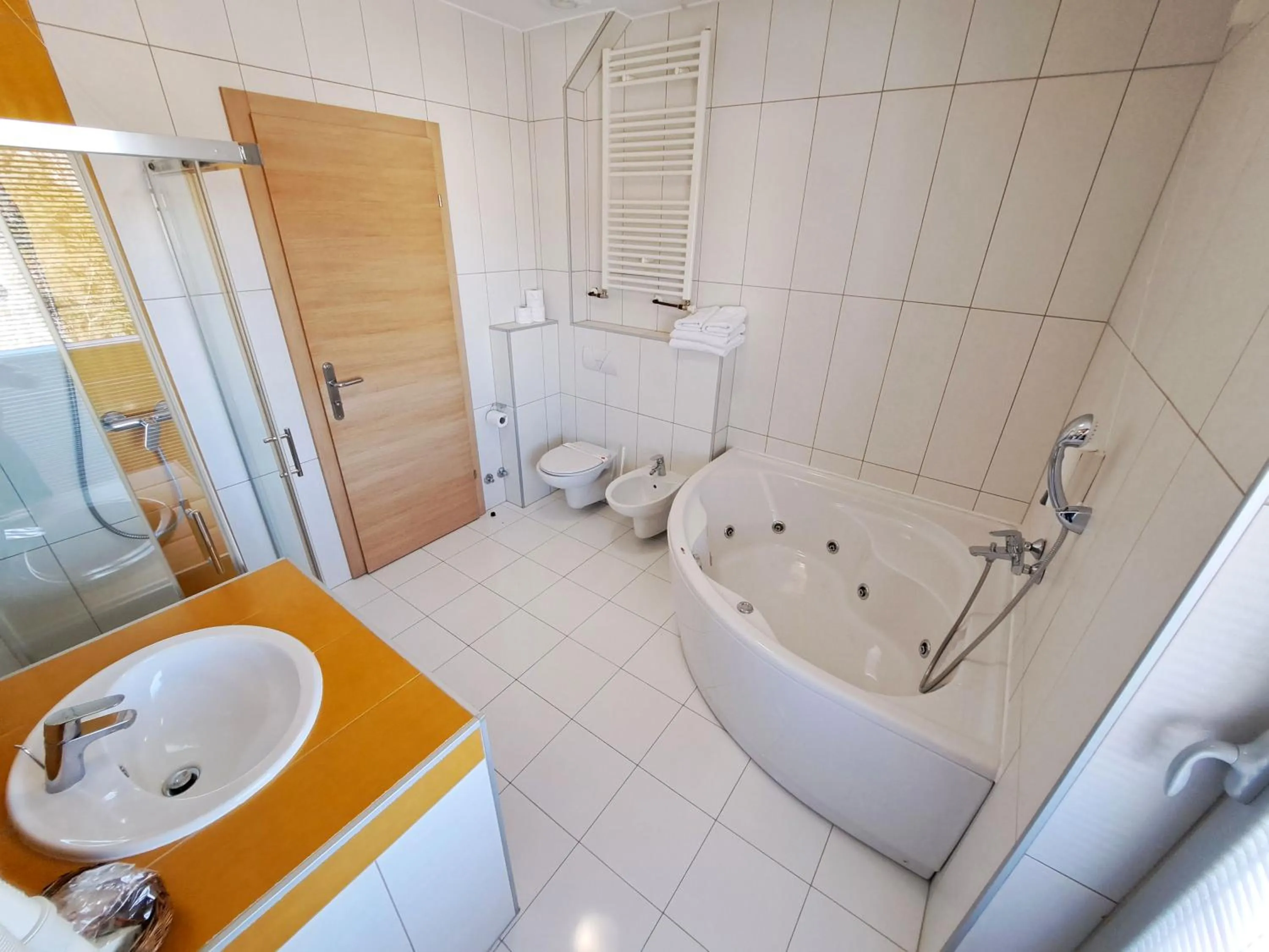 Hot Tub in Hotel Brotnjo