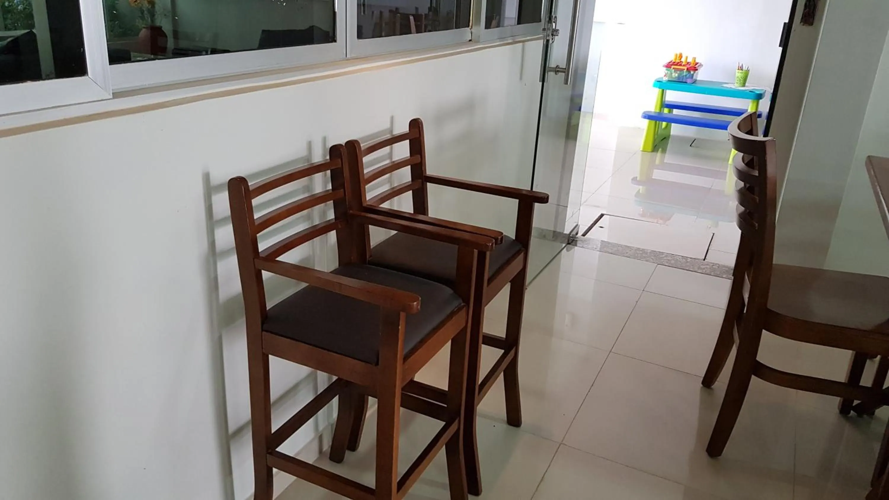 Restaurant/places to eat in Max Hotel