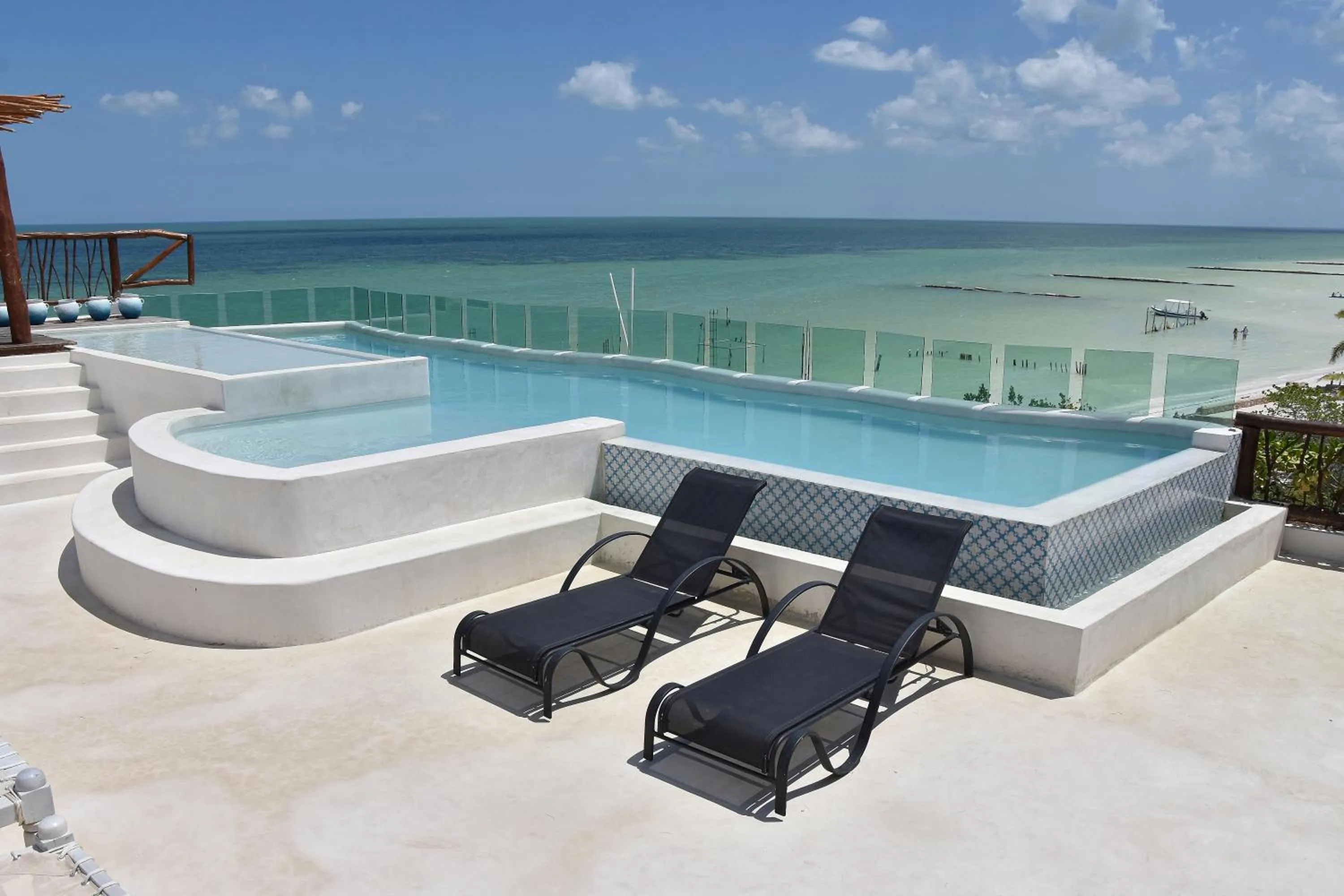 Swimming pool in Spirit Holbox