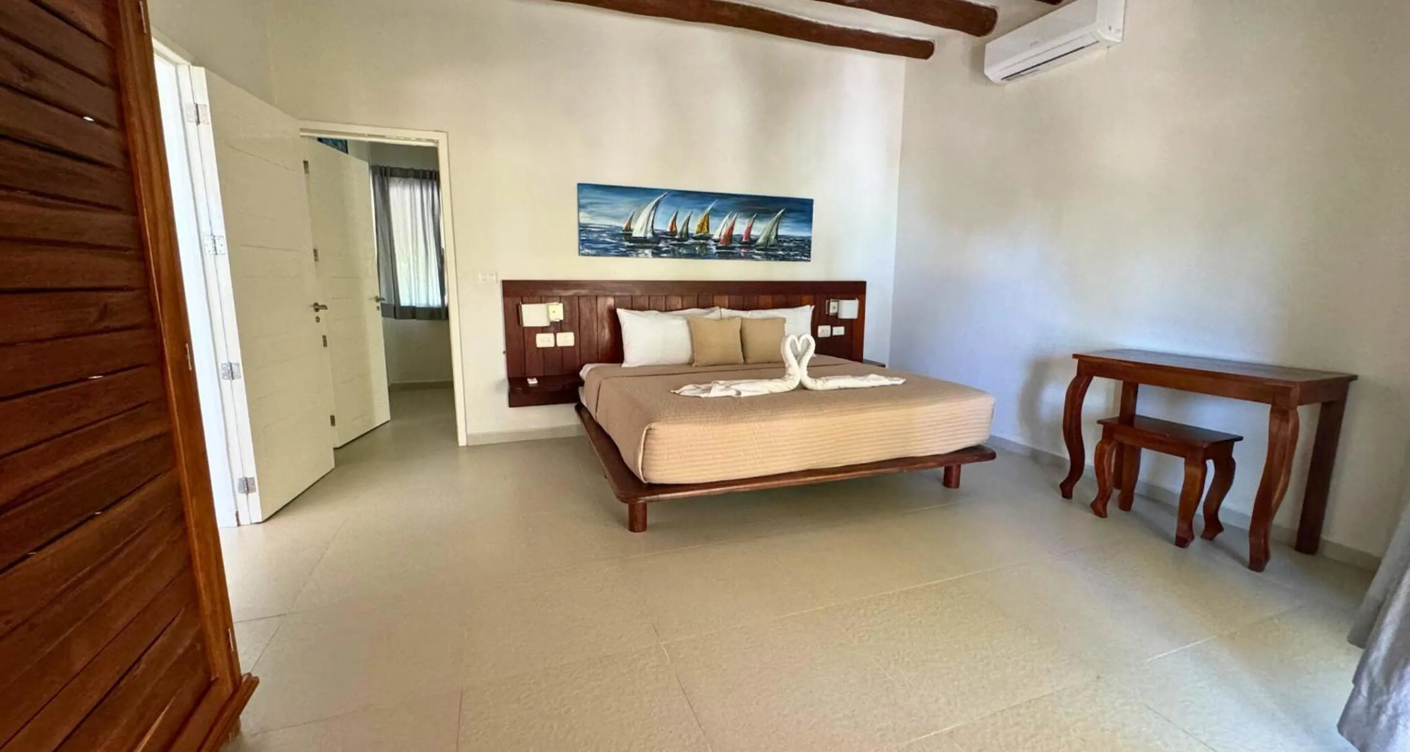 Photo of the whole room, Bed in Spirit Holbox