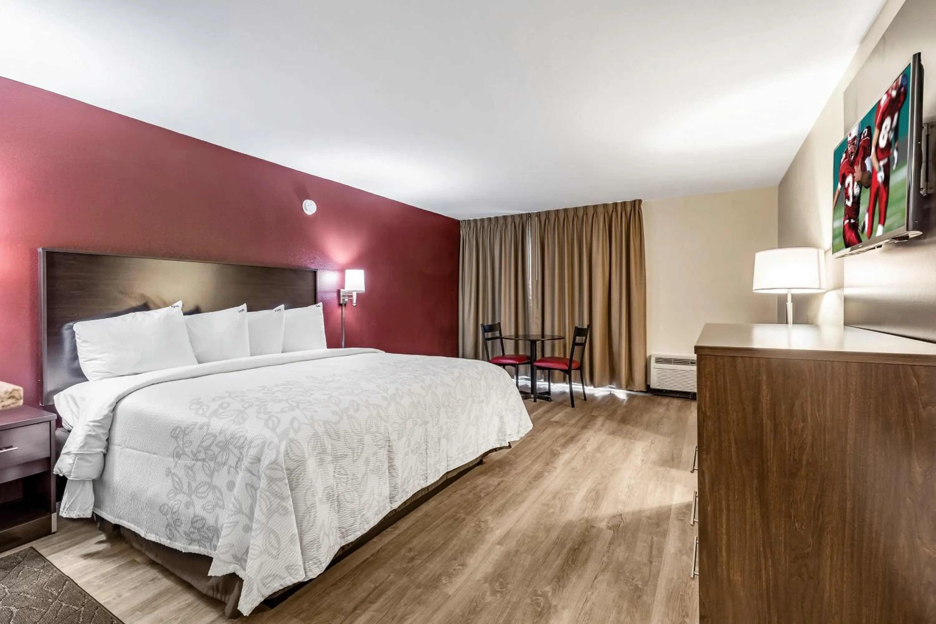 Photo of the whole room, Bed in Red Roof Inn PLUS & Suites Houston - IAH Airport SW