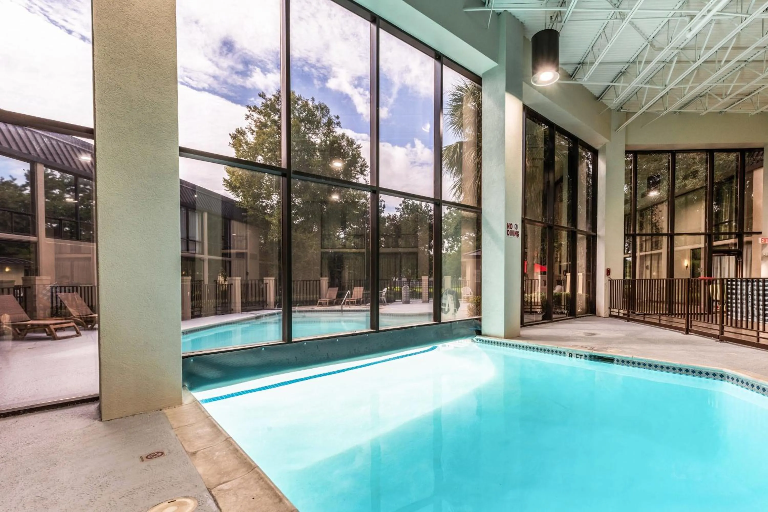 Swimming pool in Red Roof Inn PLUS & Suites Houston - IAH Airport SW