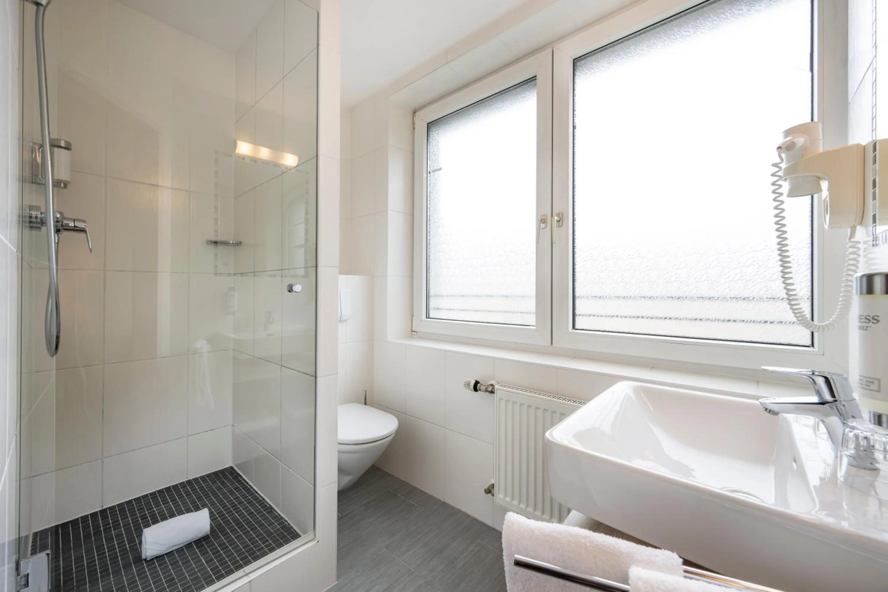 Shower in HOTEL junior by MAX 70