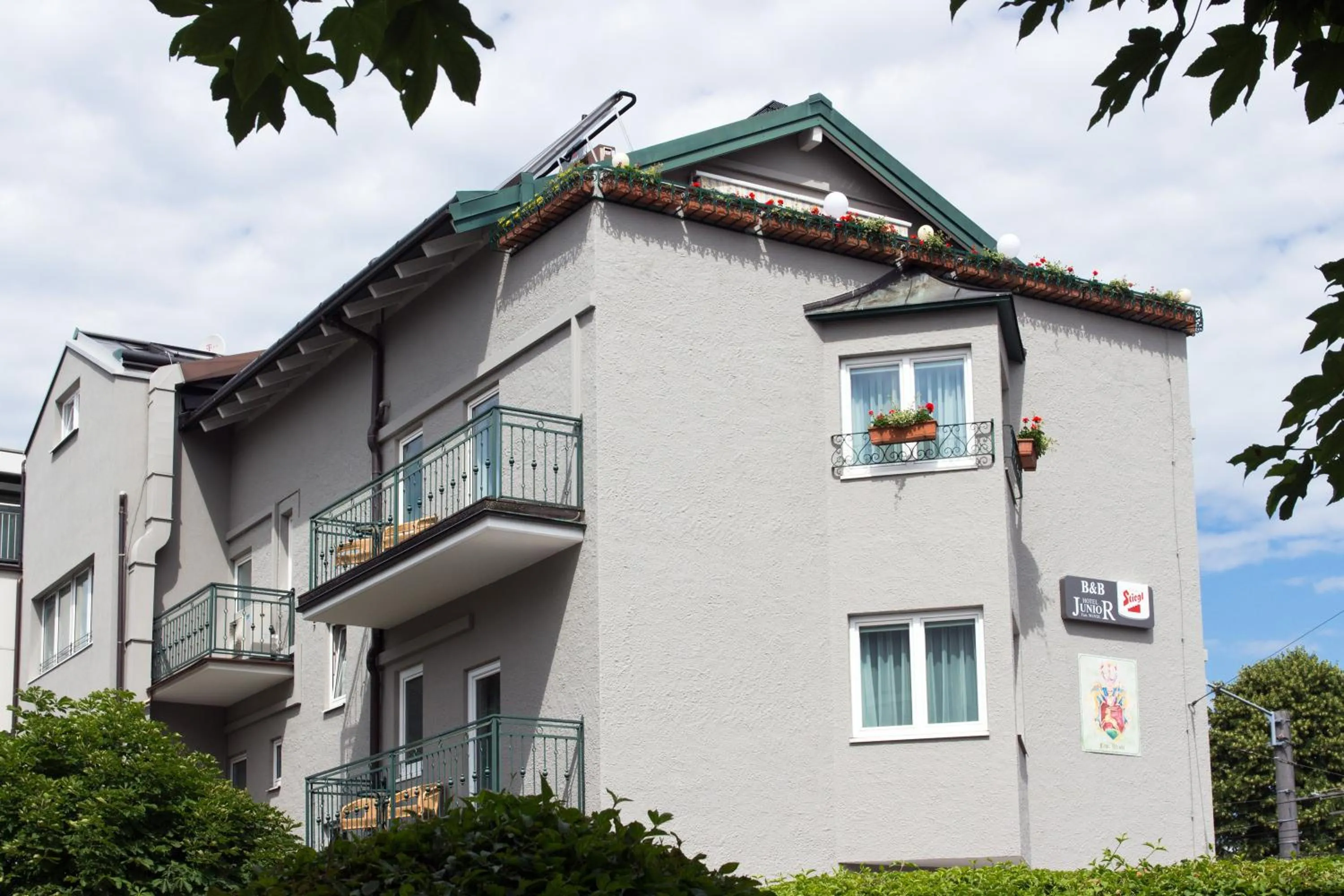 Property building in HOTEL junior by MAX 70