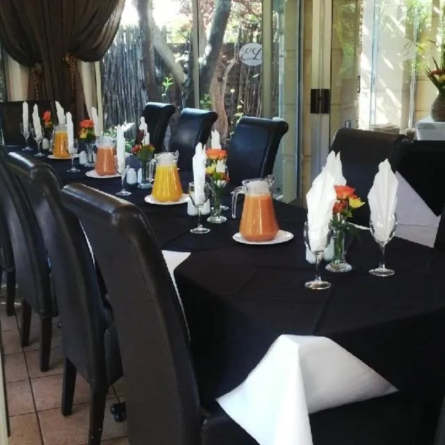 Restaurant/places to eat in Elizabeth Lodge