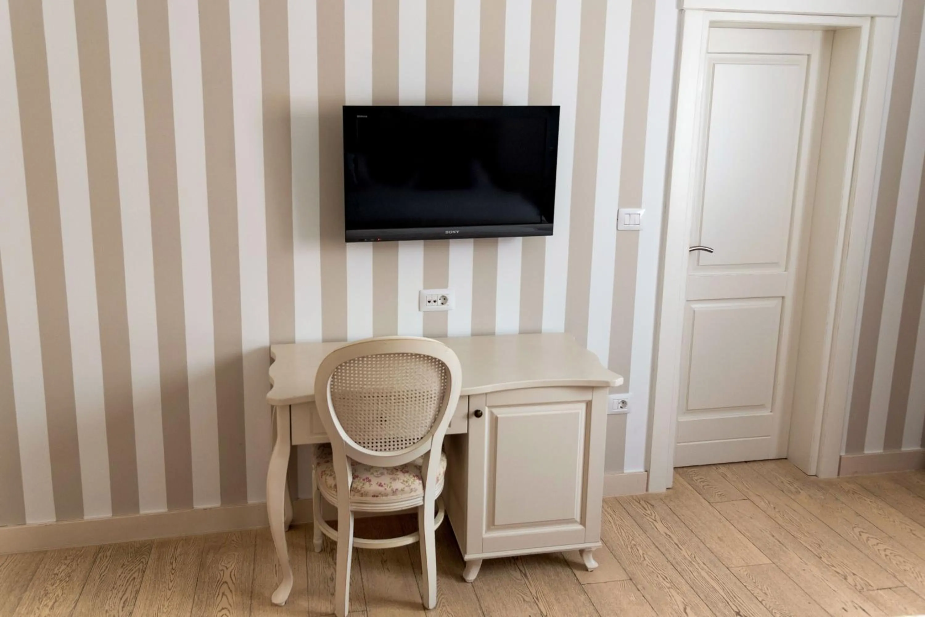 TV and multimedia in Hotel Grace