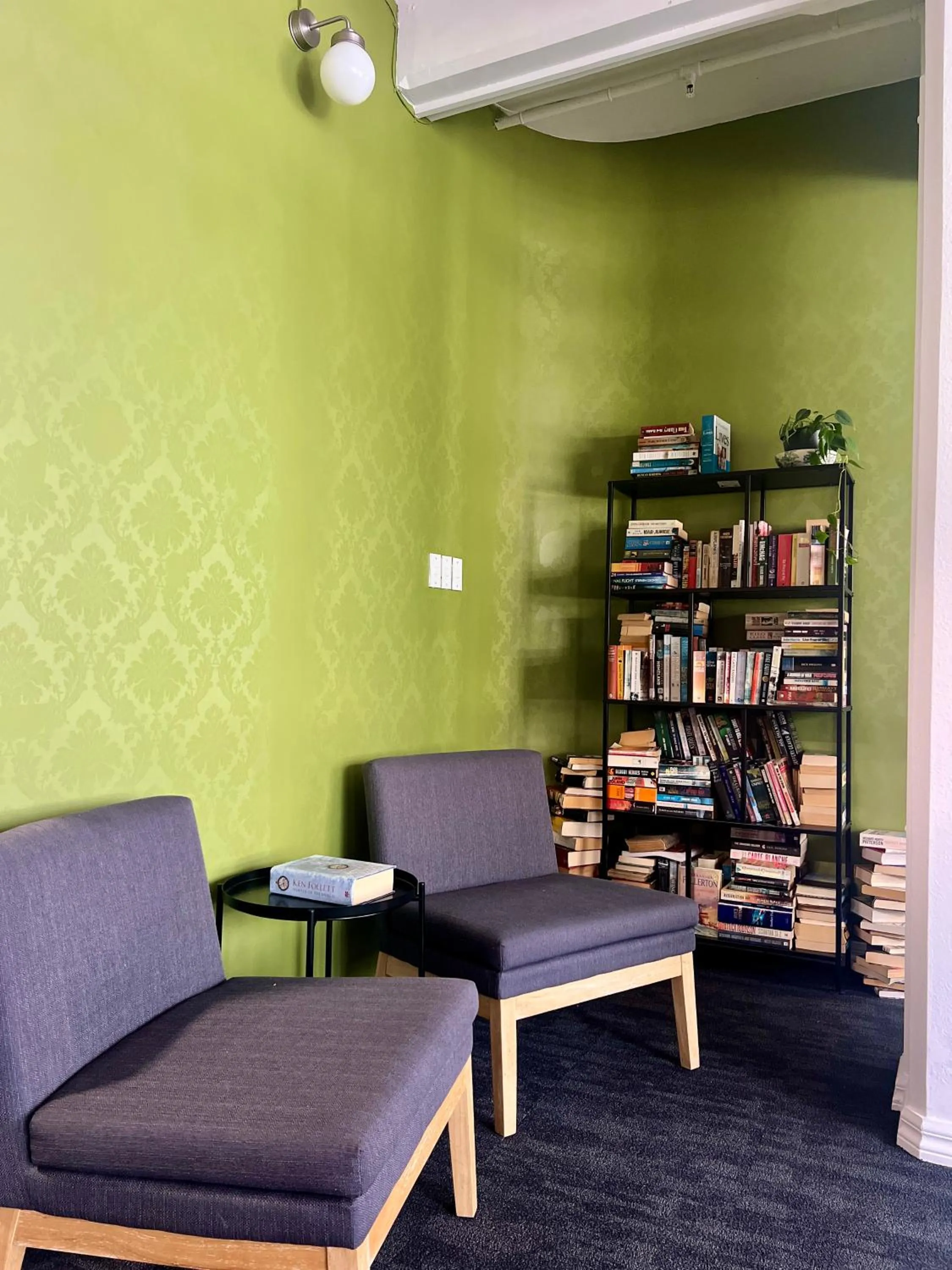 Library in Utopia31 Hostel - formerly Frienz Backpacker